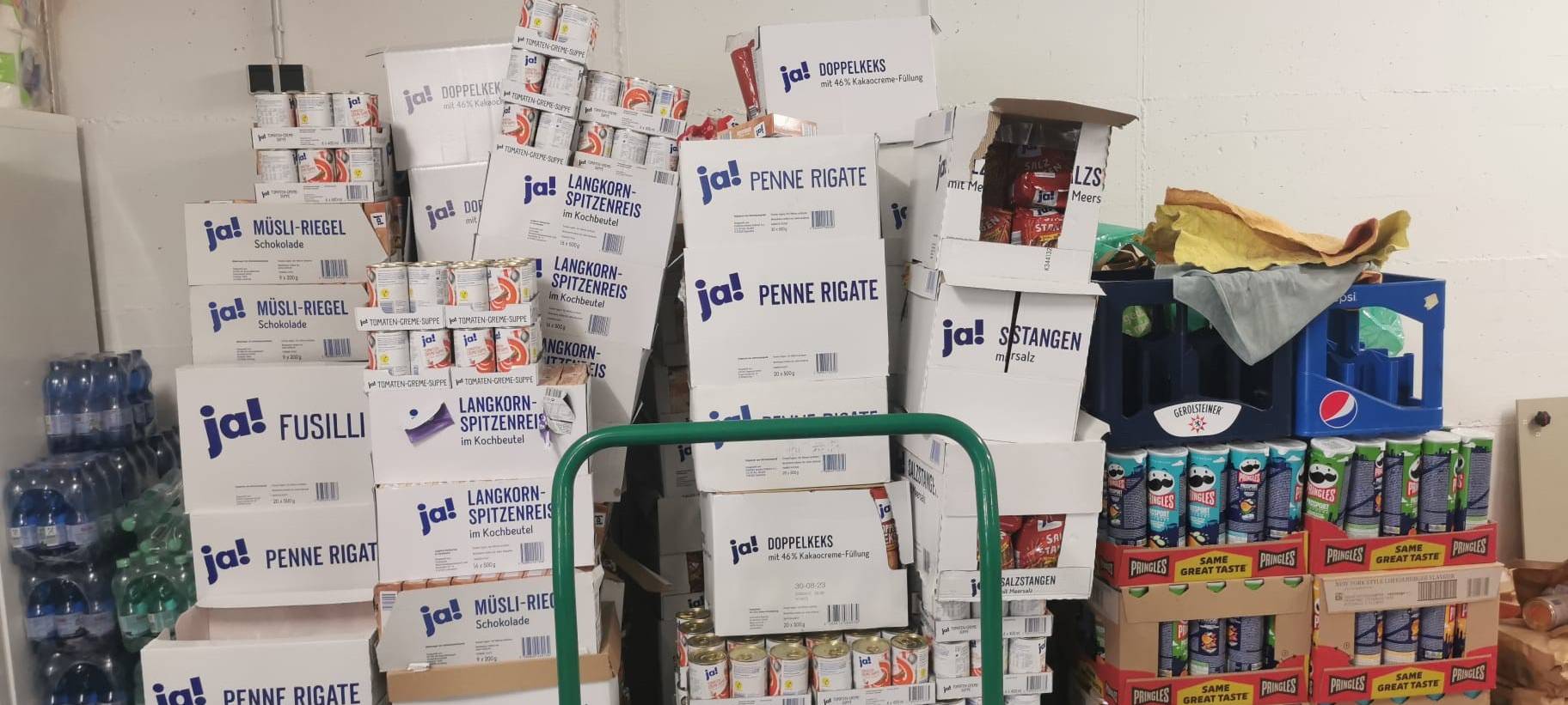 Spendenaktion für die Solinger Tafel bei REWE