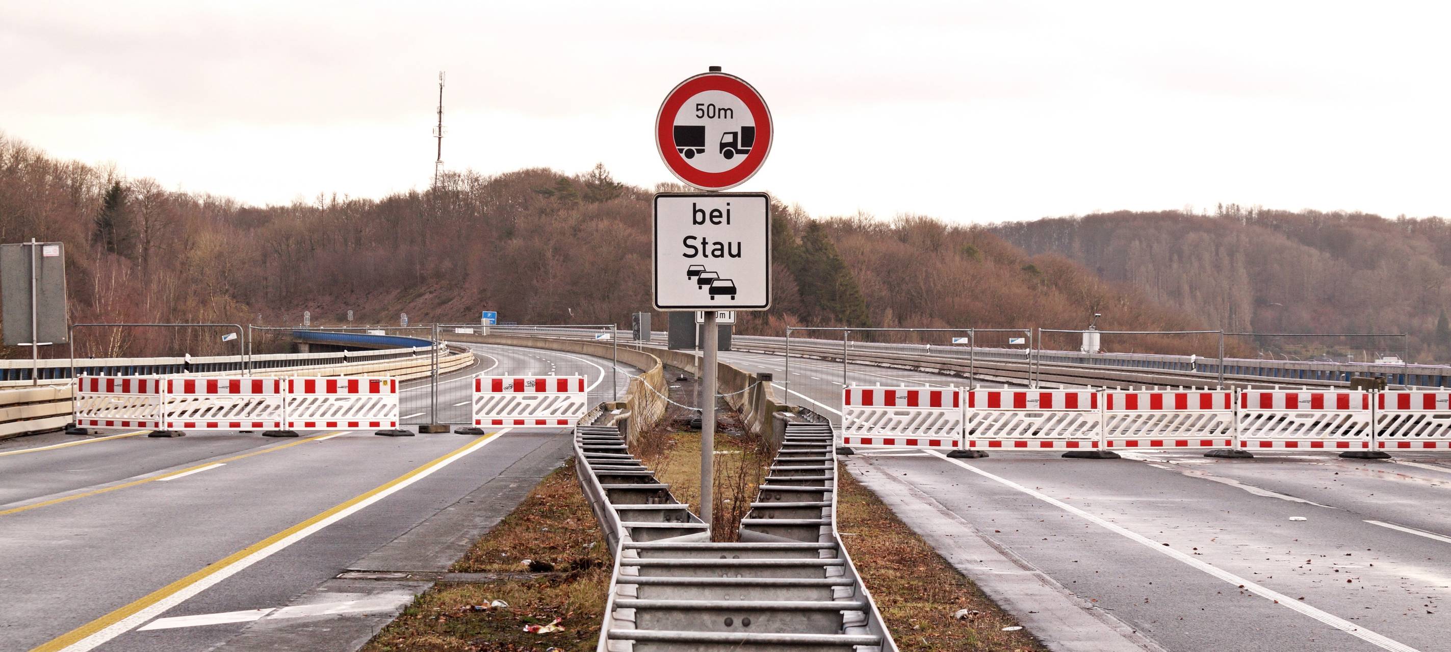 Nächtliche Sperrungen auf A3/A46 wegen Fahrbahnarbeiten