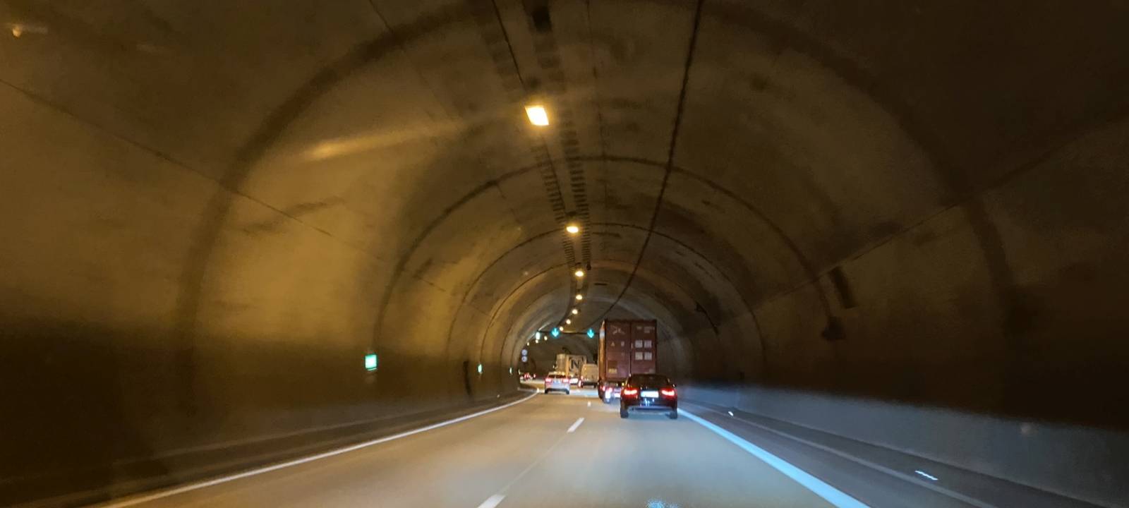 Burgholztunnel auf A46 nach Unfall wieder frei