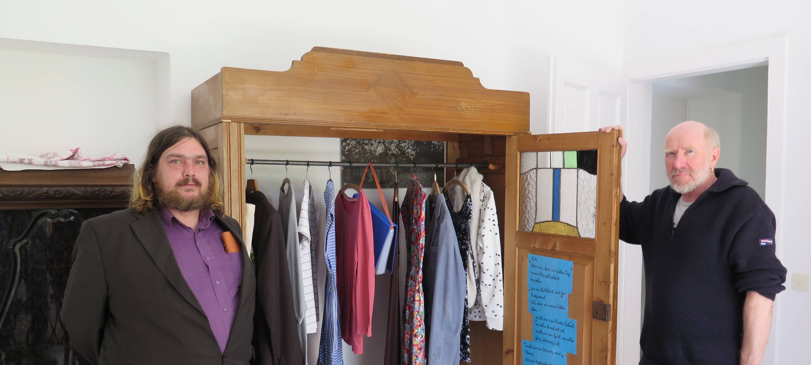 Kunstobjekt Kleiderschrank