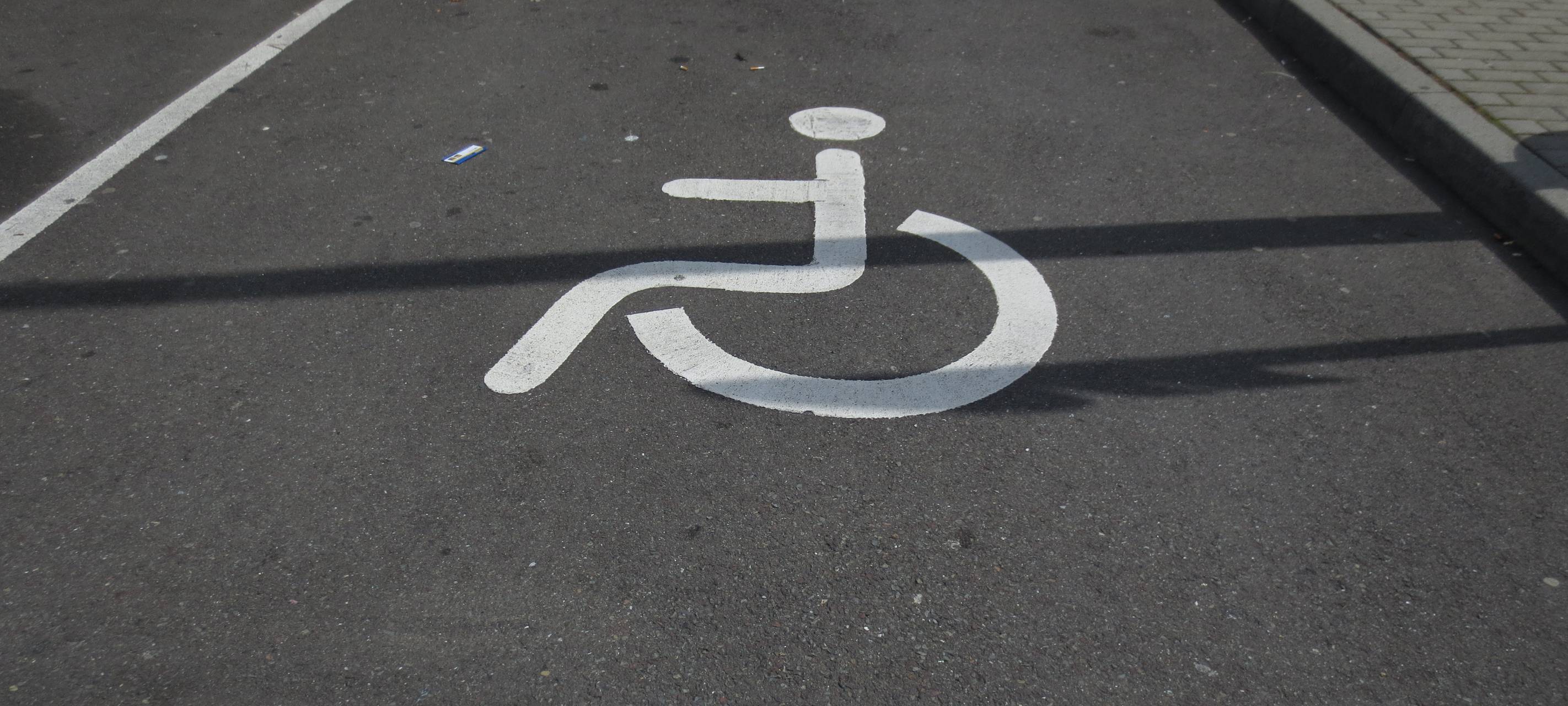 Ein Behindertenparkplatz an der Raststätte Remscheid Ost