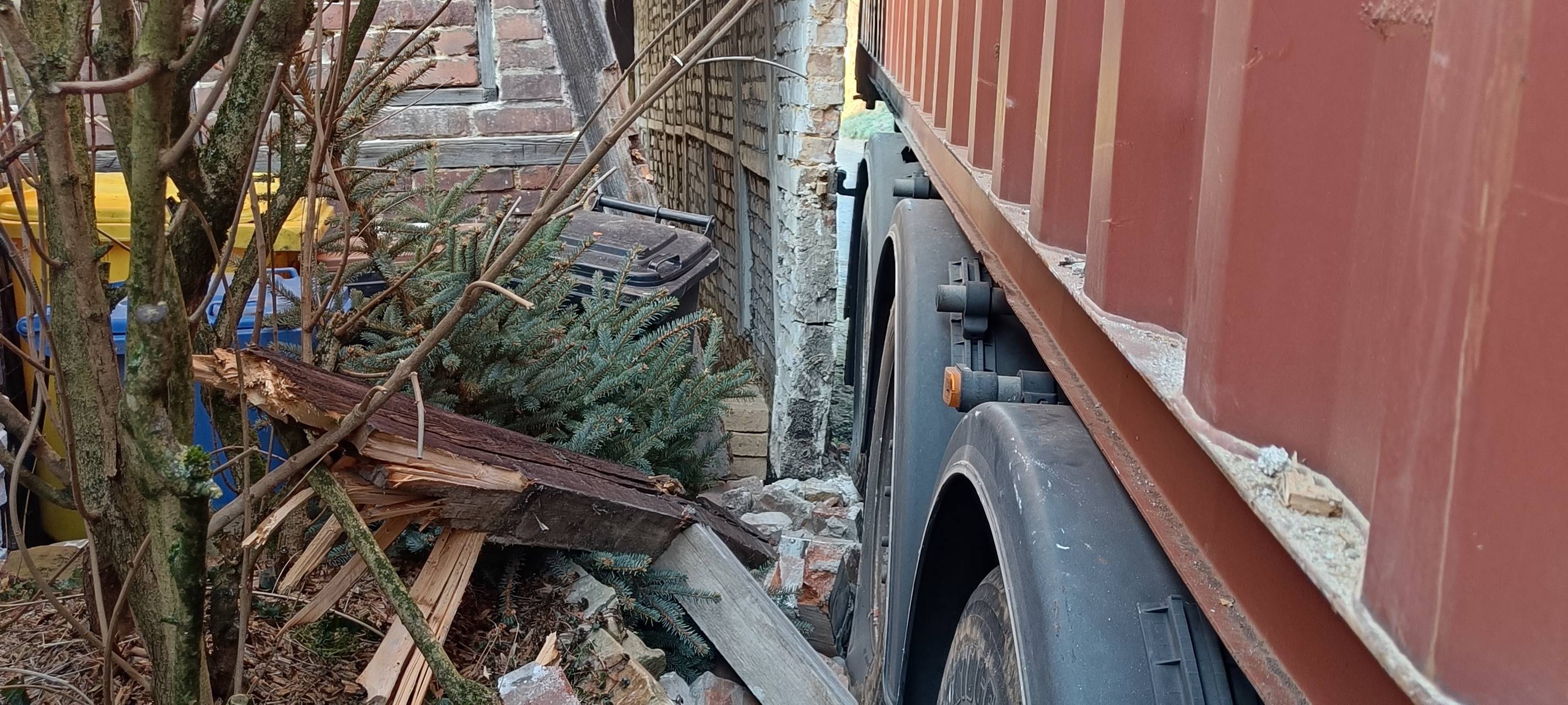 Keusenhof: LKW-Bergung dauert wohl