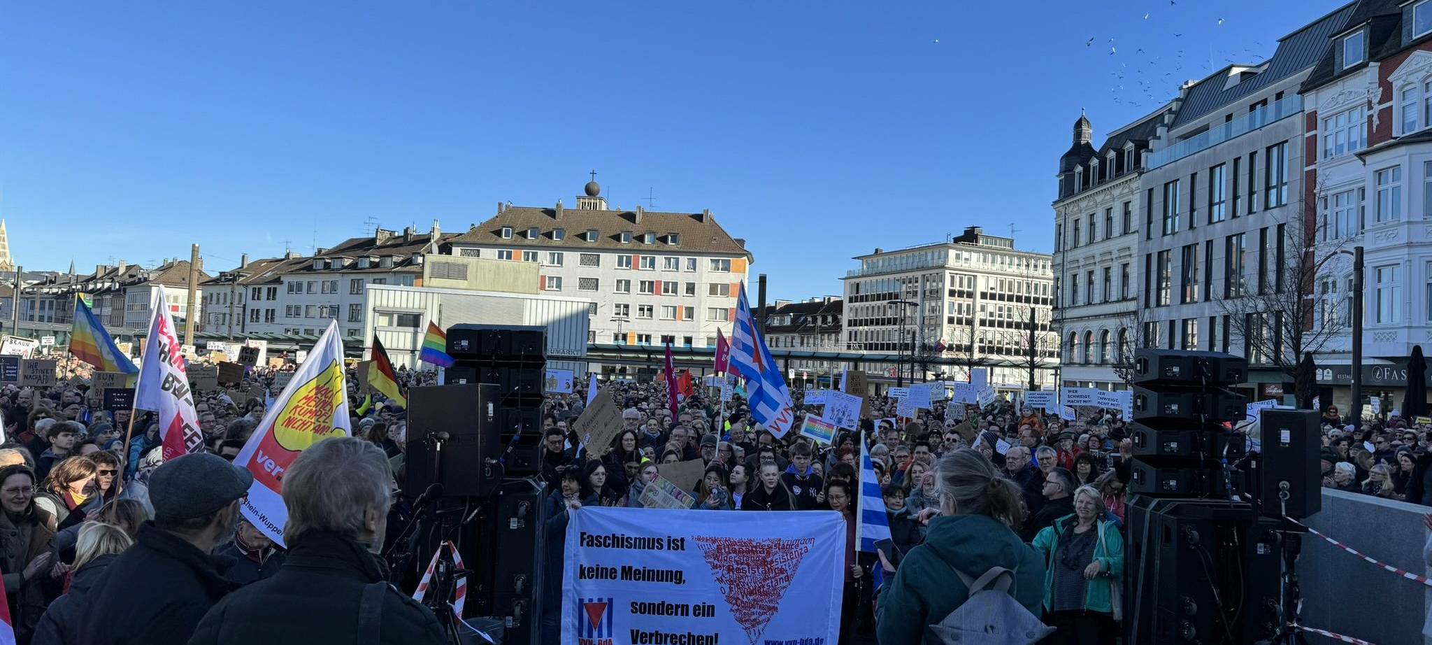 Solingen: Über 5.000 Menschen demonstrieren gegen Rassismus