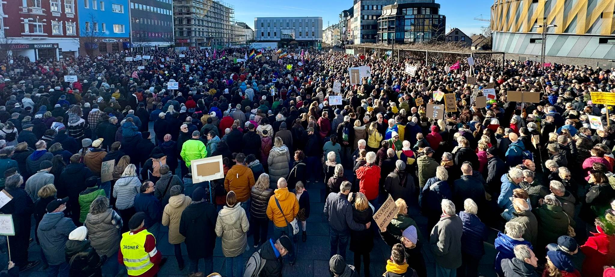 Solingen: Über 5.000 Menschen demonstrieren gegen Rassismus