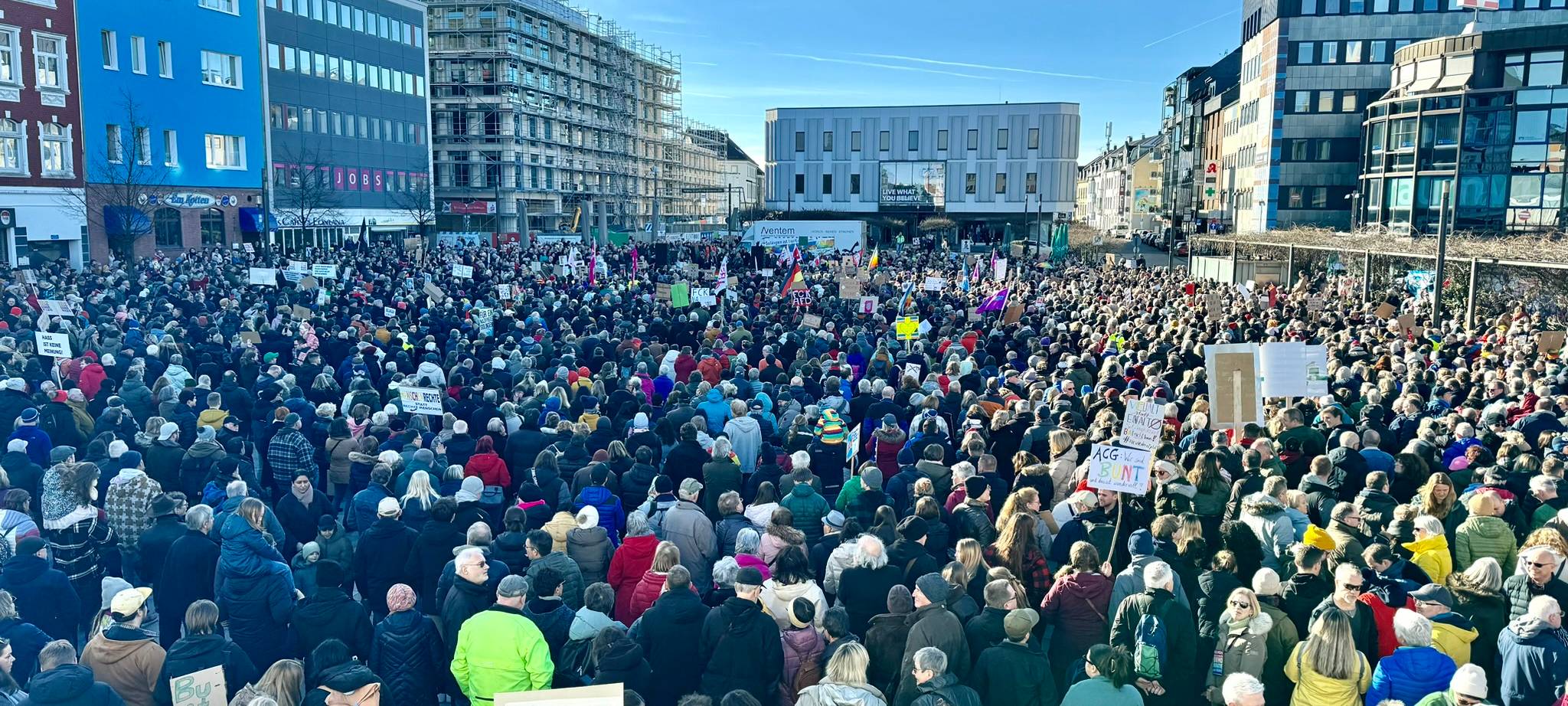 Solingen: Über 5.000 Menschen demonstrieren gegen Rassismus