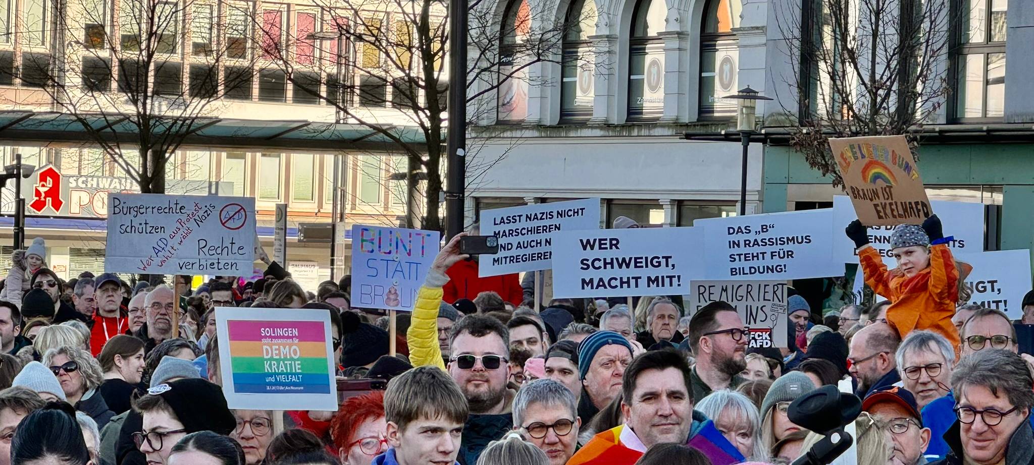 Solingen: Über 5.000 Menschen demonstrieren gegen Rassismus