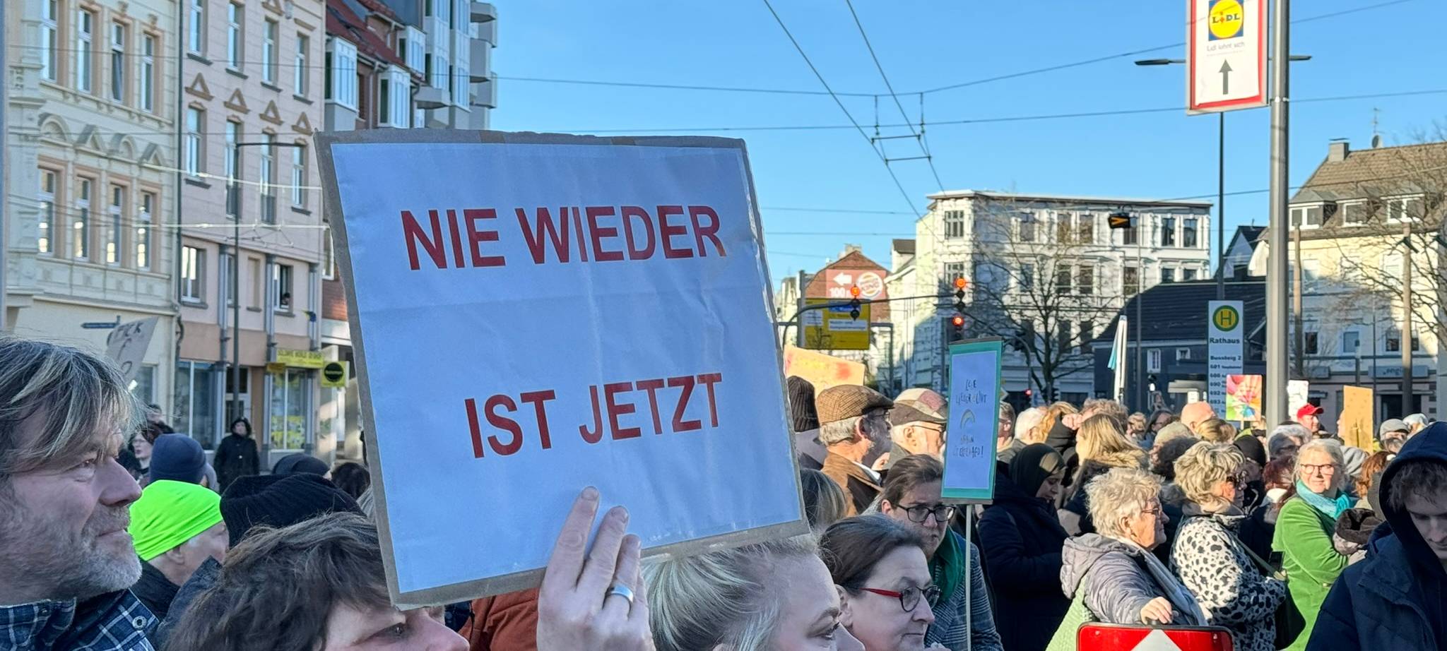 Solingen: Über 5.000 Menschen demonstrieren gegen Rassismus