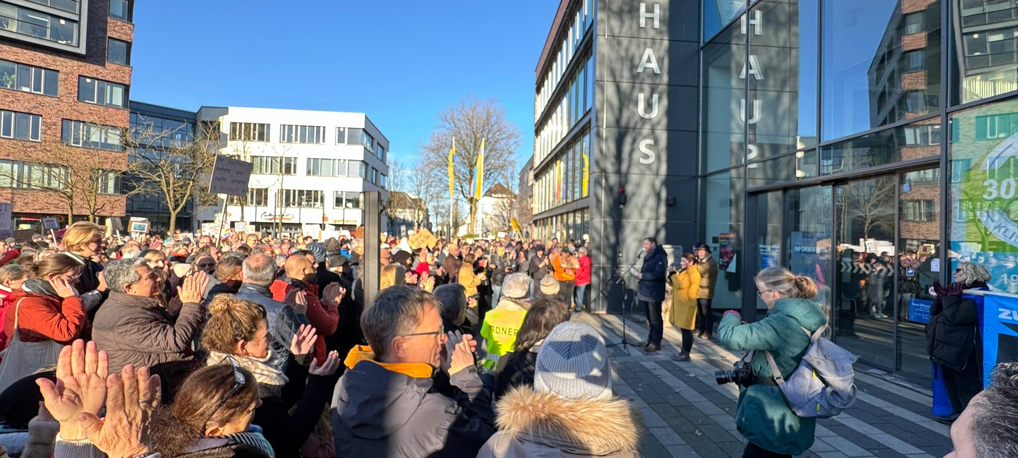 Solingen: Über 5.000 Menschen demonstrieren gegen Rassismus