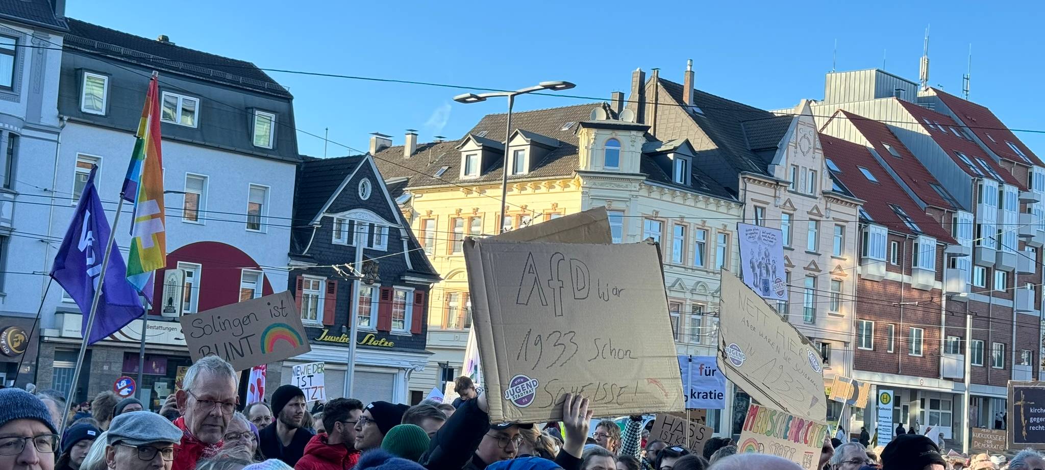 Solingen: Über 5.000 Menschen demonstrieren gegen Rassismus