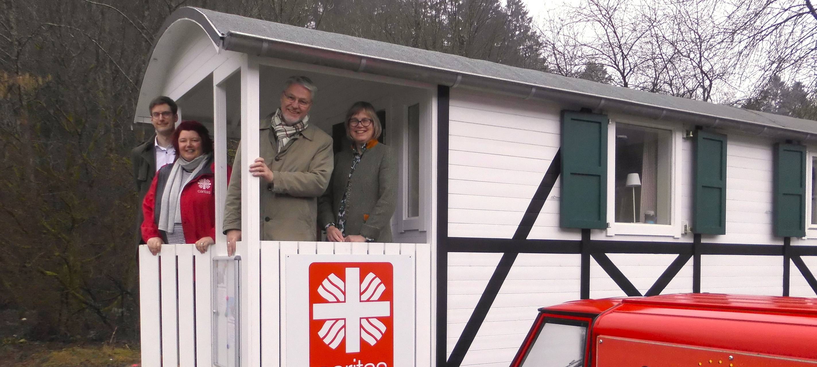 Caritas Fluthilfe verteilt Dankbarkeits-Fliesen