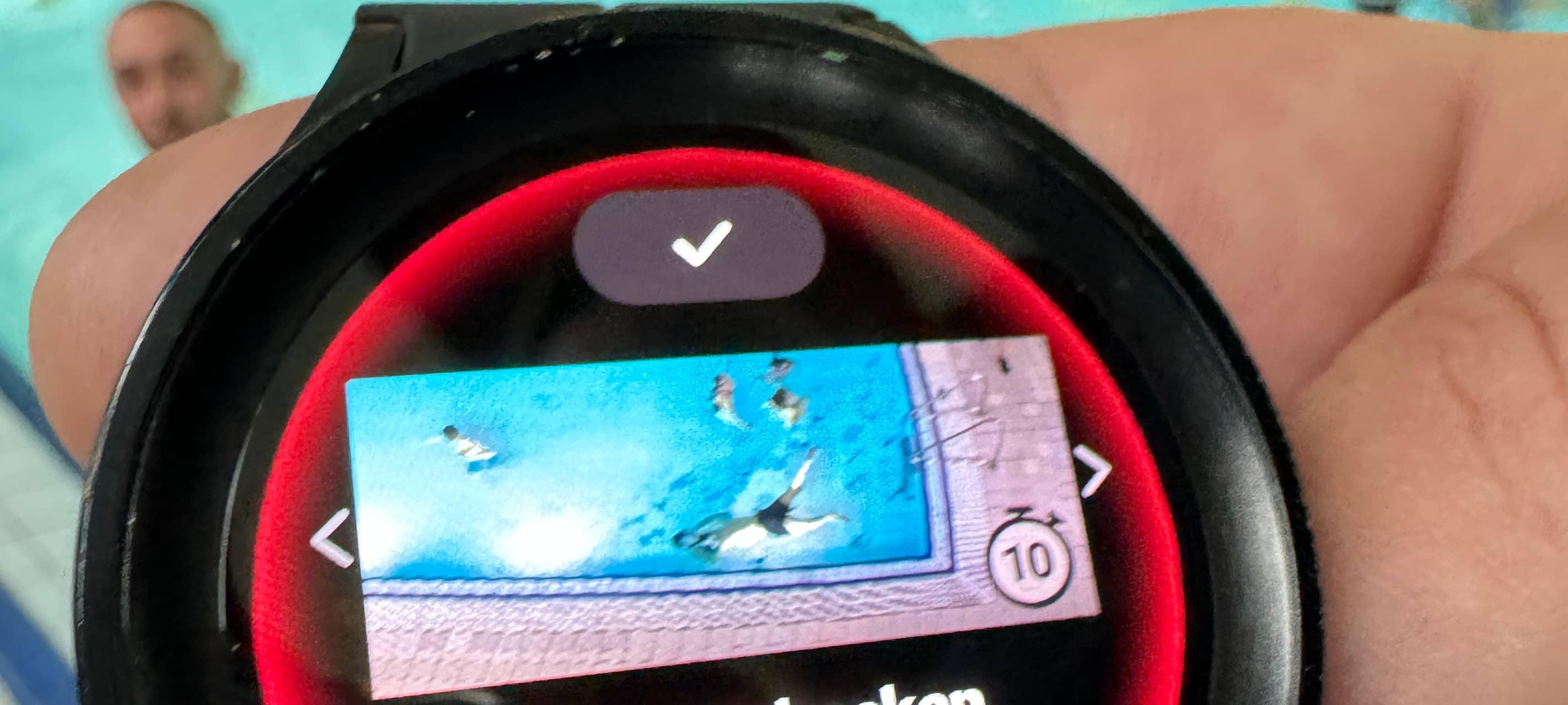 Wie Künstliche Intelligenz in Schwimmbädern Leben retten kann