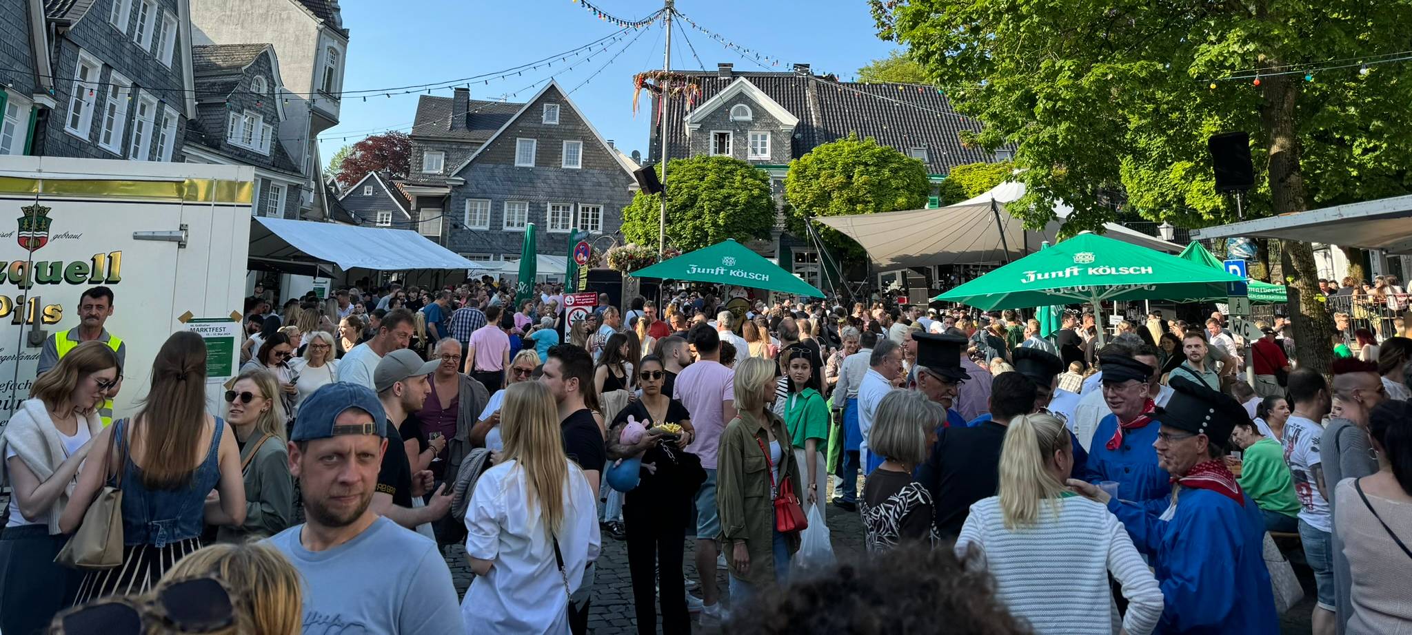 Aufbau für Gräfrather Marktfest in Solingen geht los