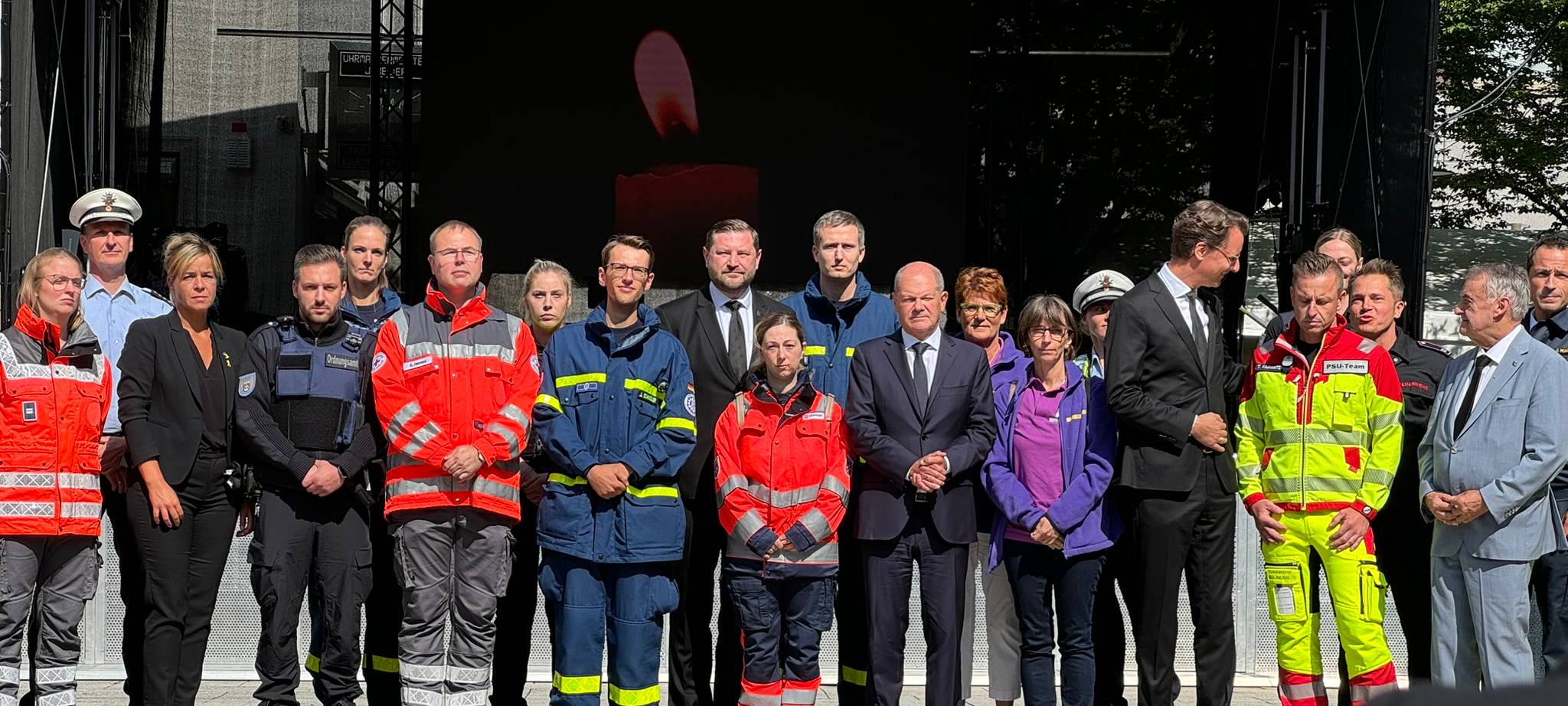 Scholz dankt Einsatzkräften der Solinger Messerattacke - Die Reden zum Nachhören