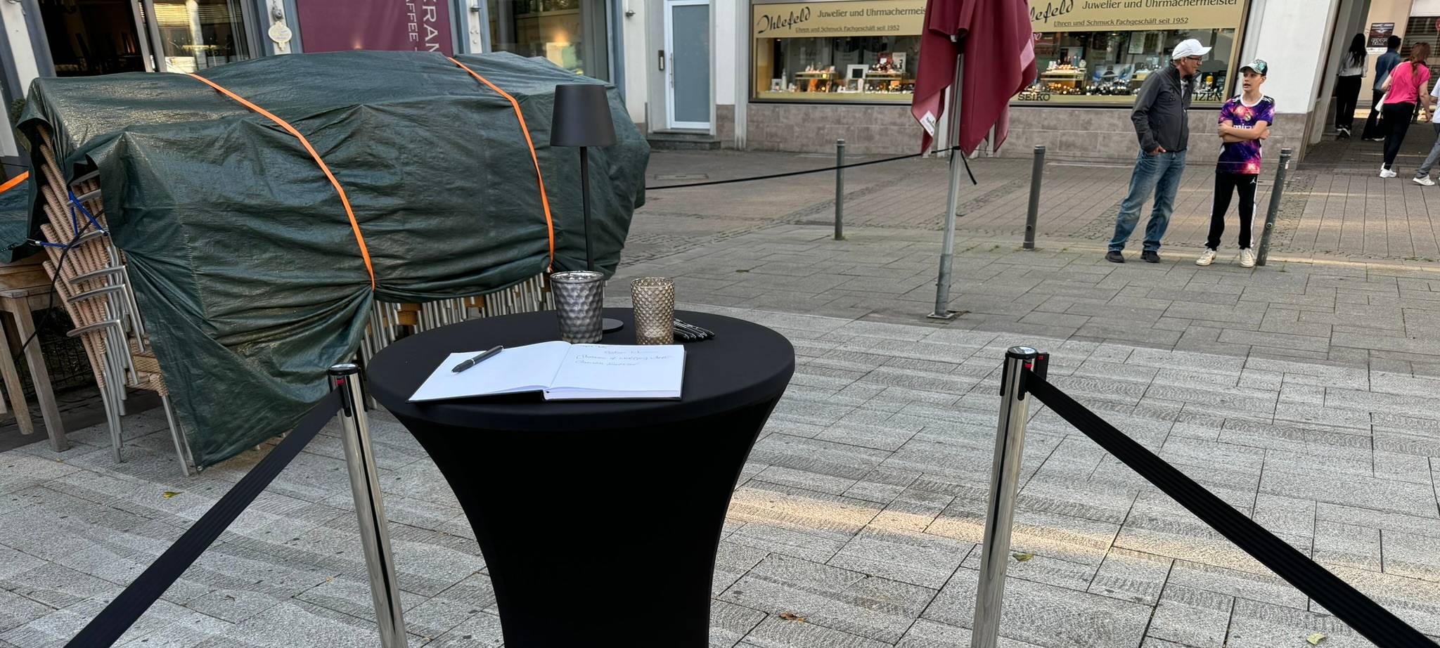 Eine Woche nach Anschlag: Stilles Gedenken am Fronhof