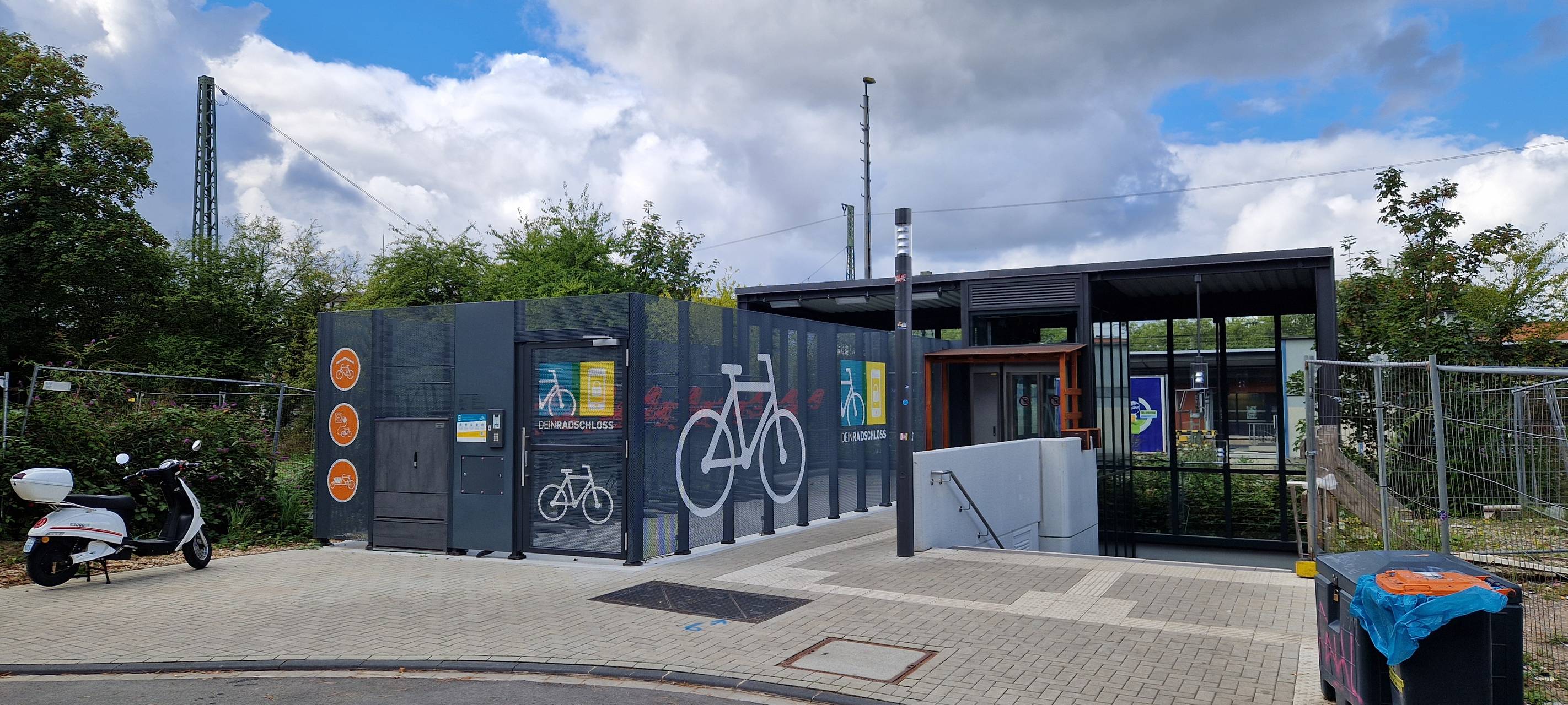 Neue Fahrradboxen am Solinger Hauptbahnhof