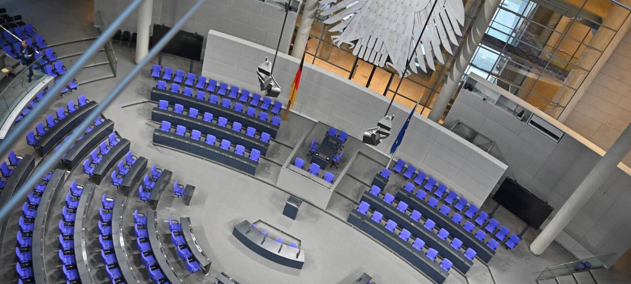 Blick in den Plenarsaal des Bundestags in Berlin