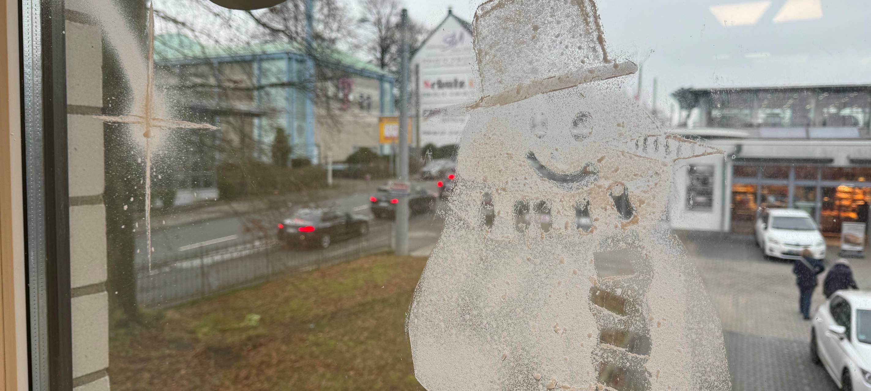 Ein Wichtel im RSG Sendestudio