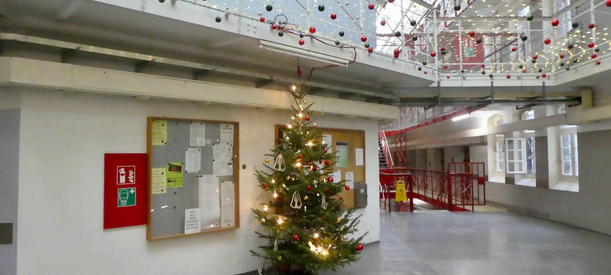 Weihnachten in der JVA Remscheid: Heiligabend kommt der Hähnchenmann