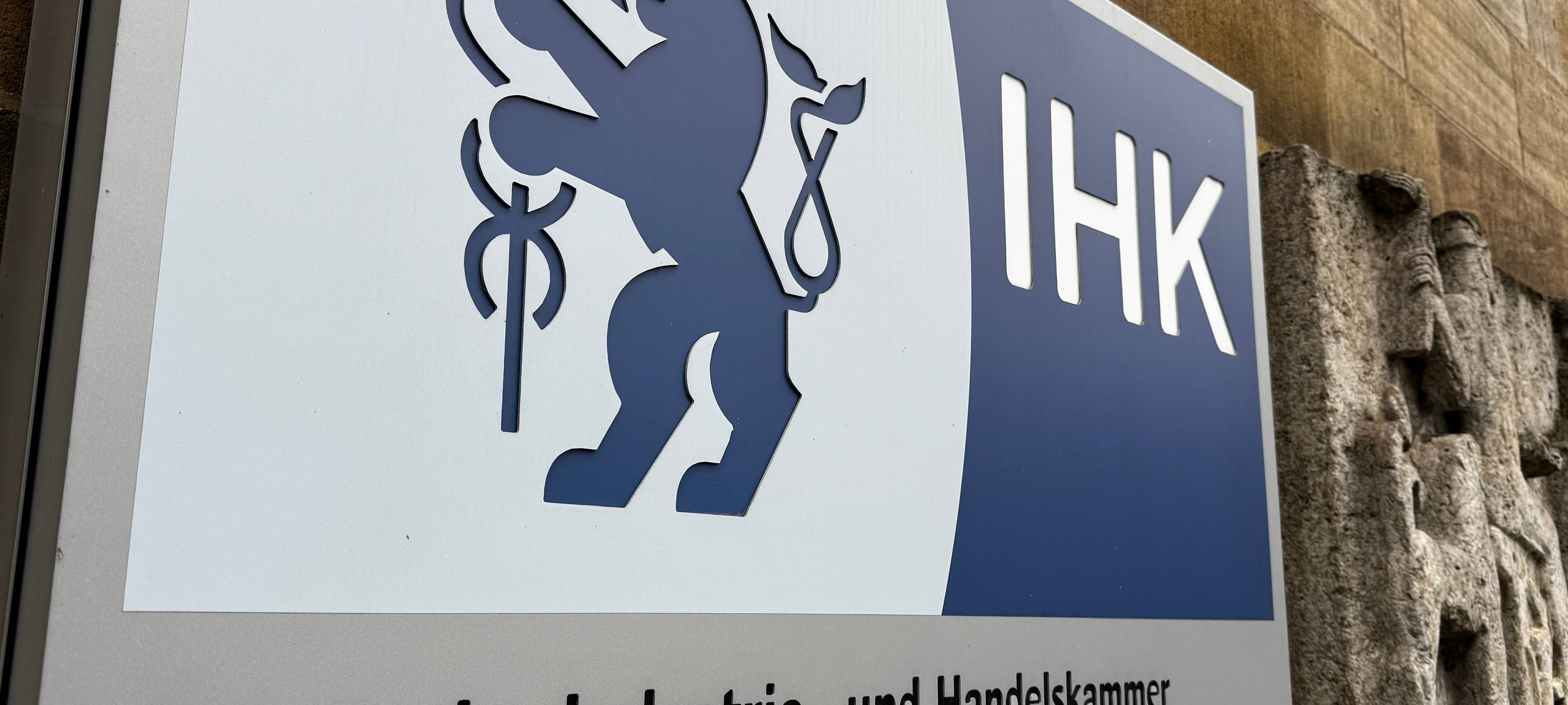 Bergische Unternehmen laut IHK-Umfrage weniger pessimistisch