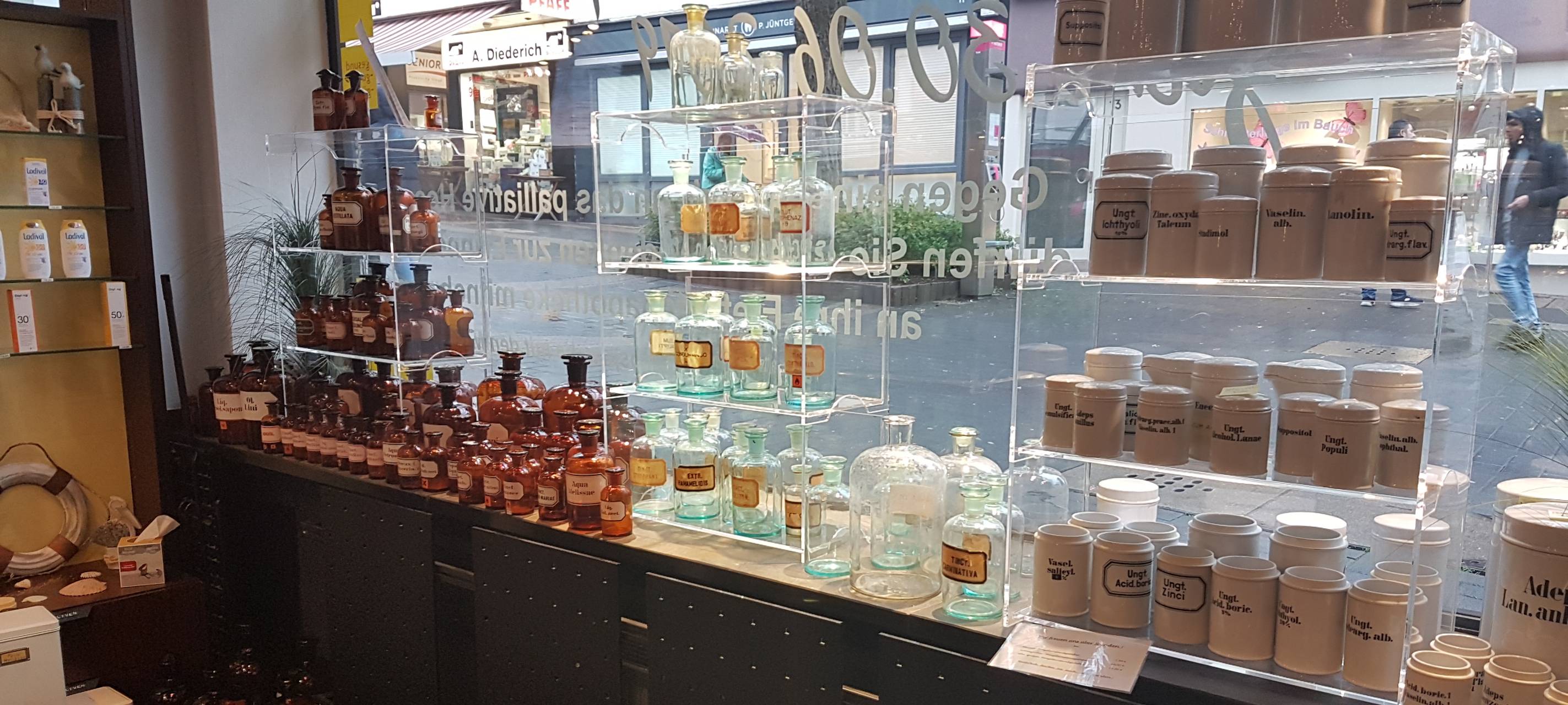 Alte Apotheken-Gefäße zu verkaufen