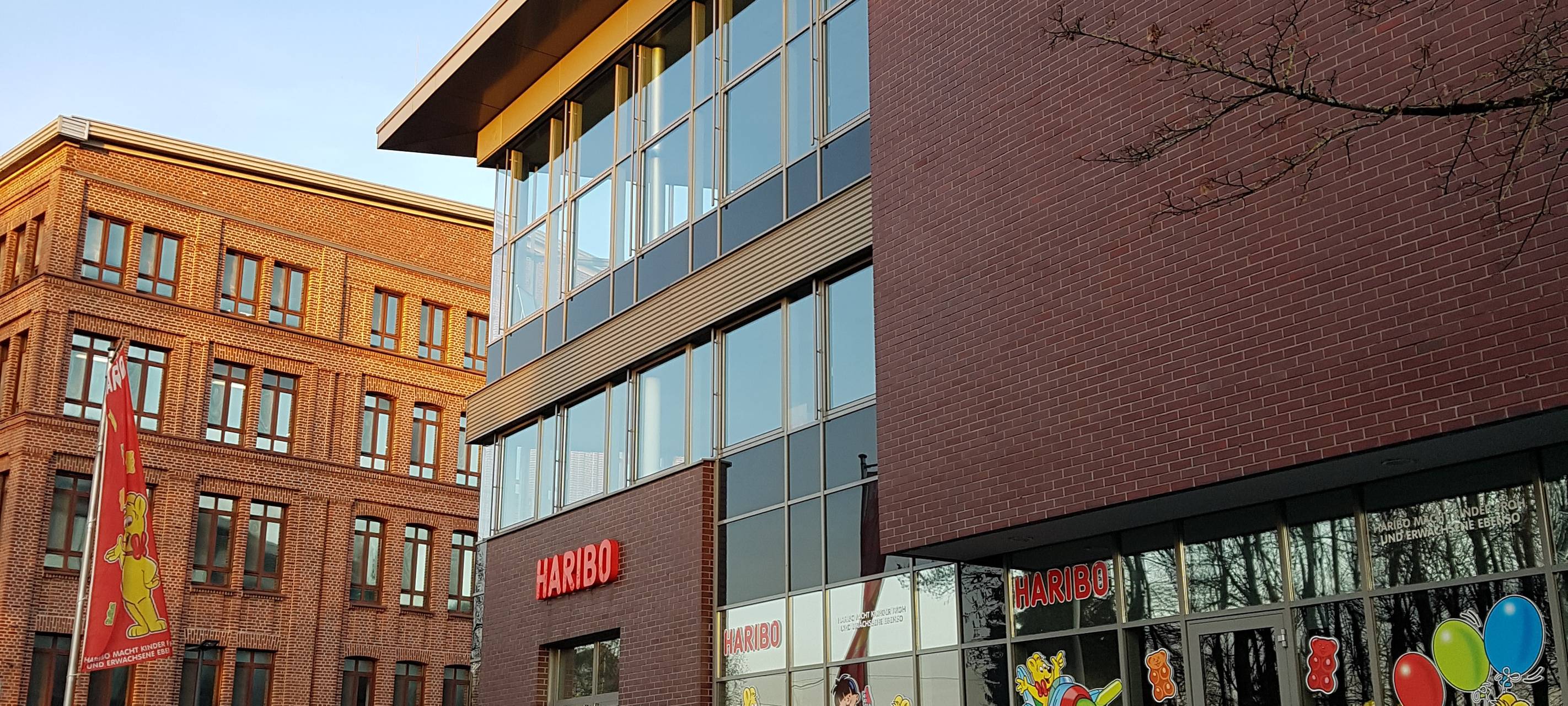 Nach Feuerwehreinsatz bei HARIBO - Wuppertaler Straße wieder frei