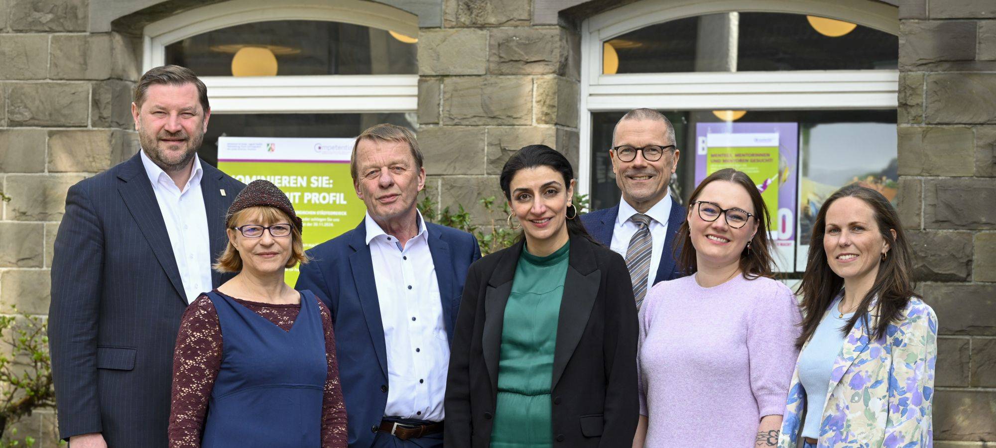 Pflege mit Freude managen - mit Jasmin Shmalia