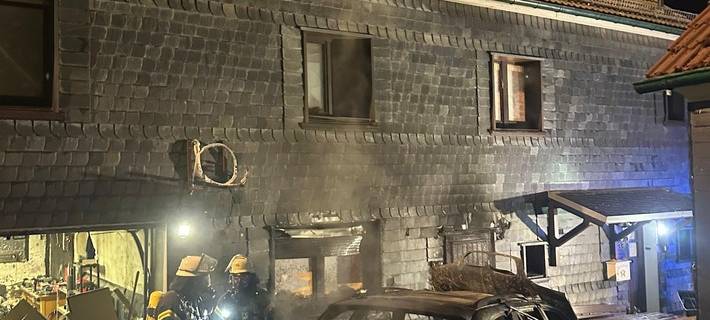 PKW brennt in Hofschaft in Reinshagen aus