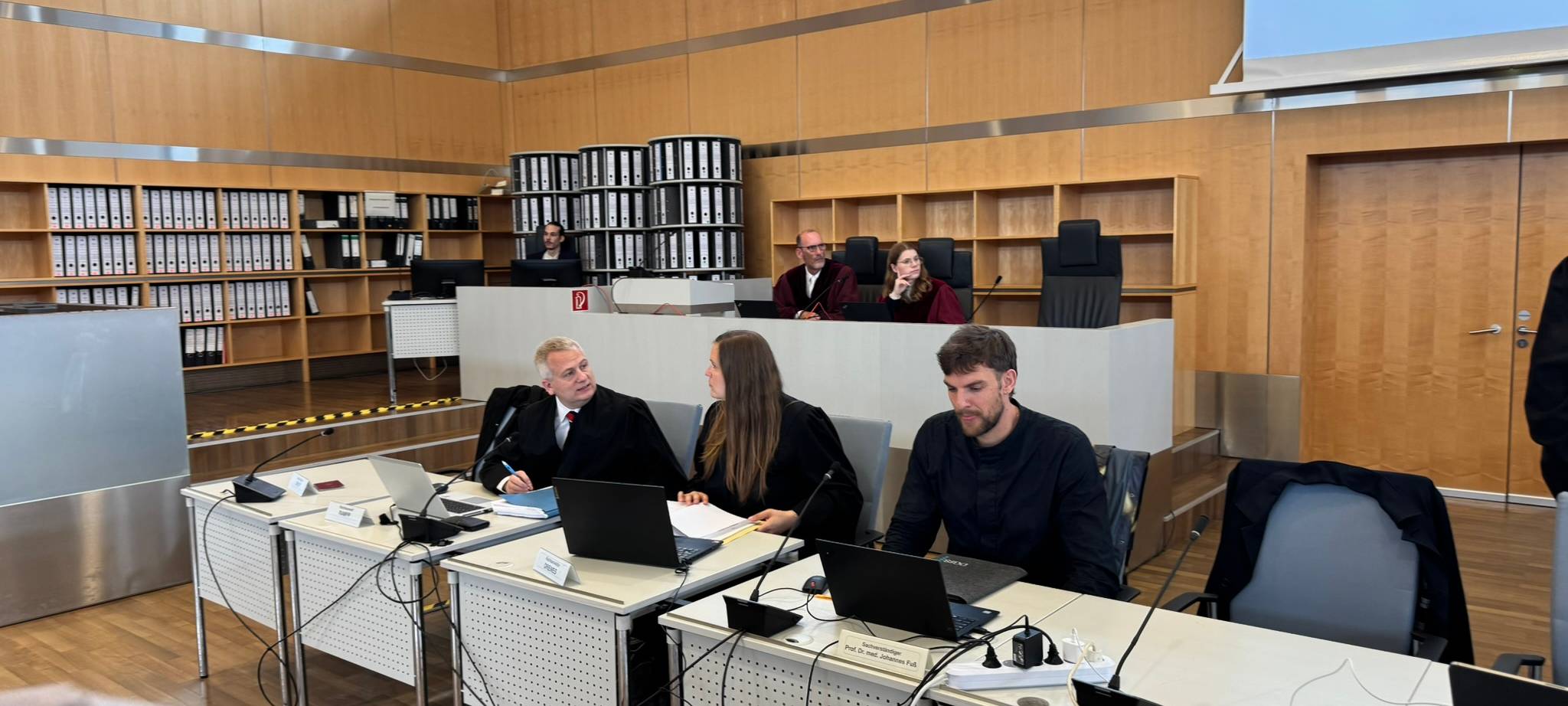 Fronhof-Prozess: Angeklagter gesteht Messerangriff