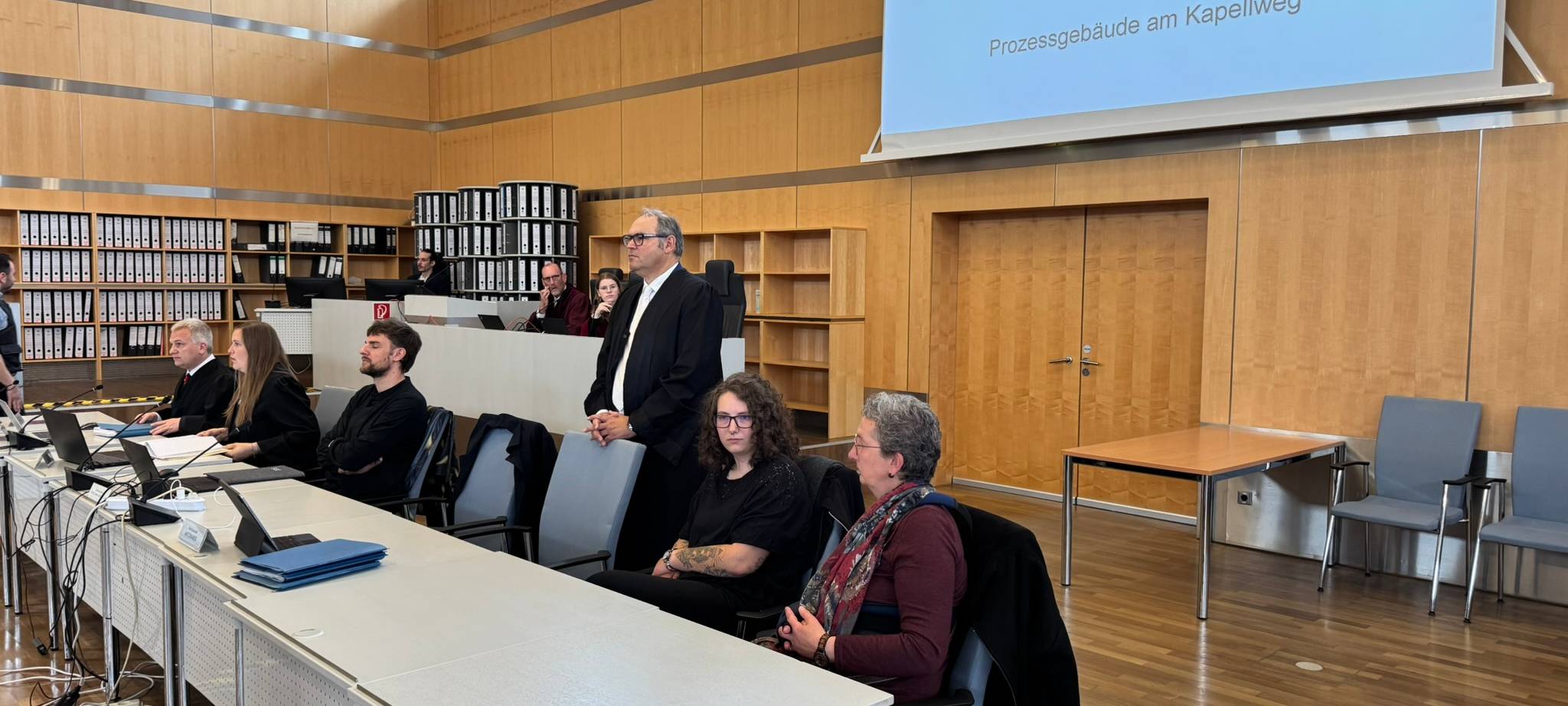 Terrorprozess: Nebenklage sieht IS-Zugehörigkeit des Attentäters vom Solinger Fronhof bestätigt