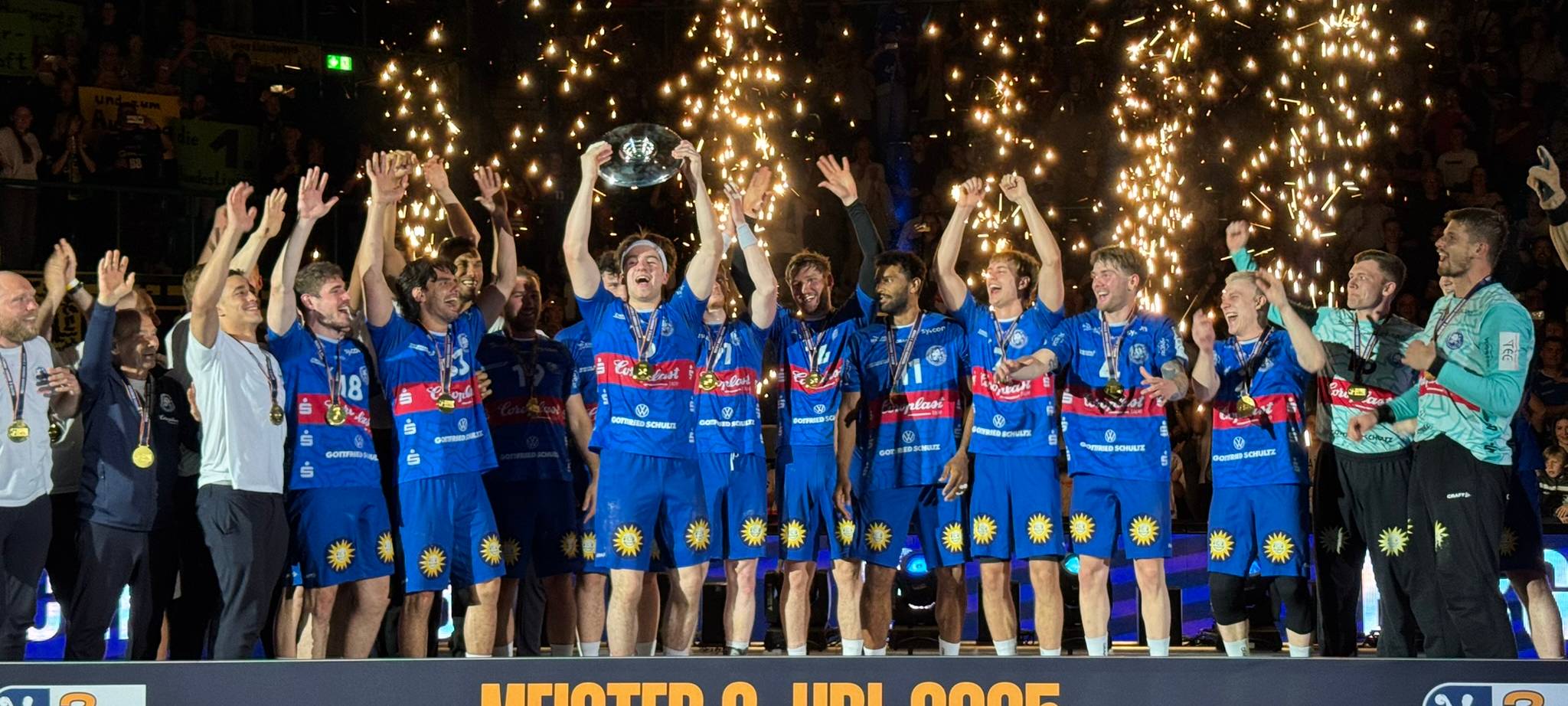 Da ist das Ding! Der Bergischer HC feiert die Meisterschaft