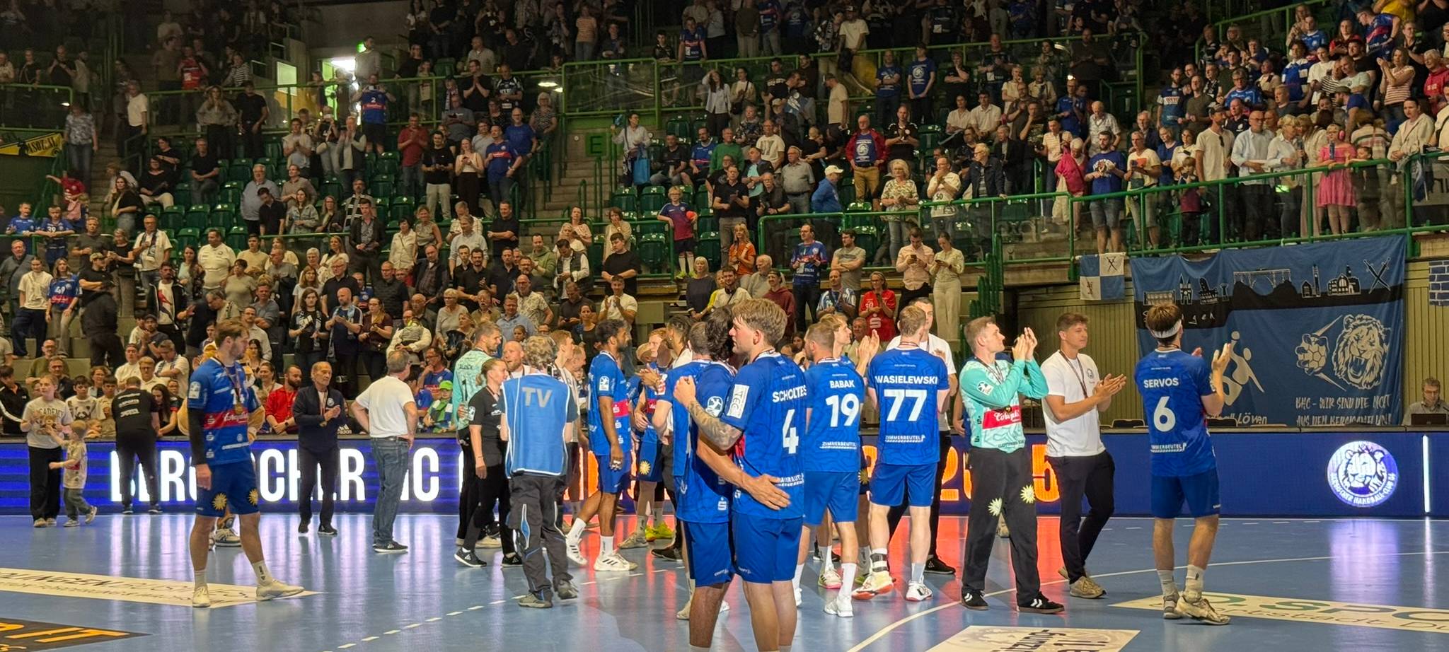 Da ist das Ding! Der Bergischer HC feiert die Meisterschaft