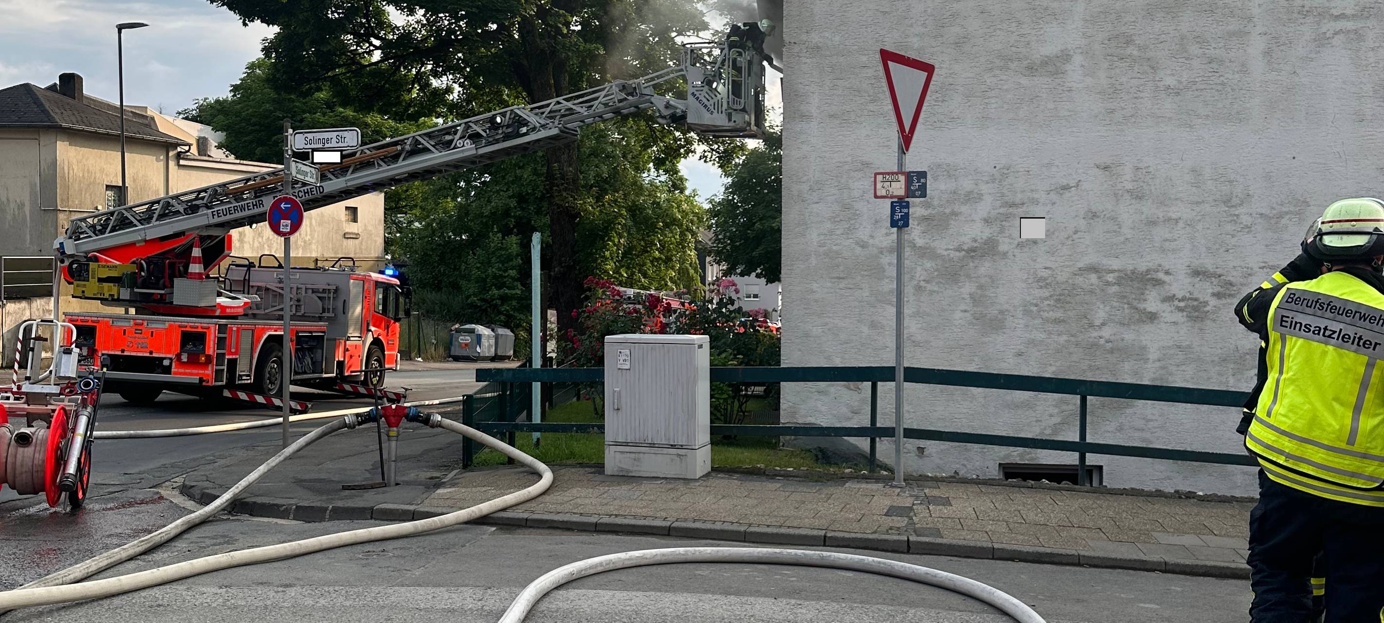 Wohnung in Mehrfamilienhaus ausgebrannt