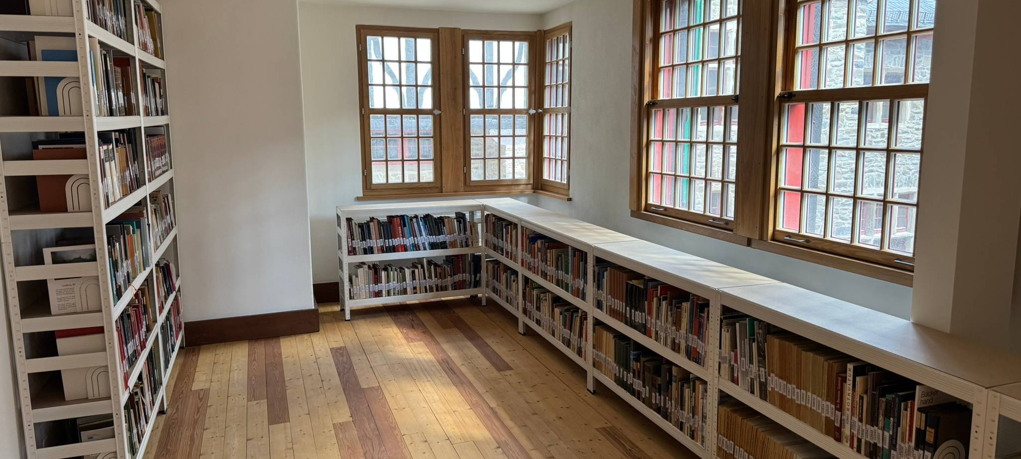Neue Bibliothek auf Schloss Burg