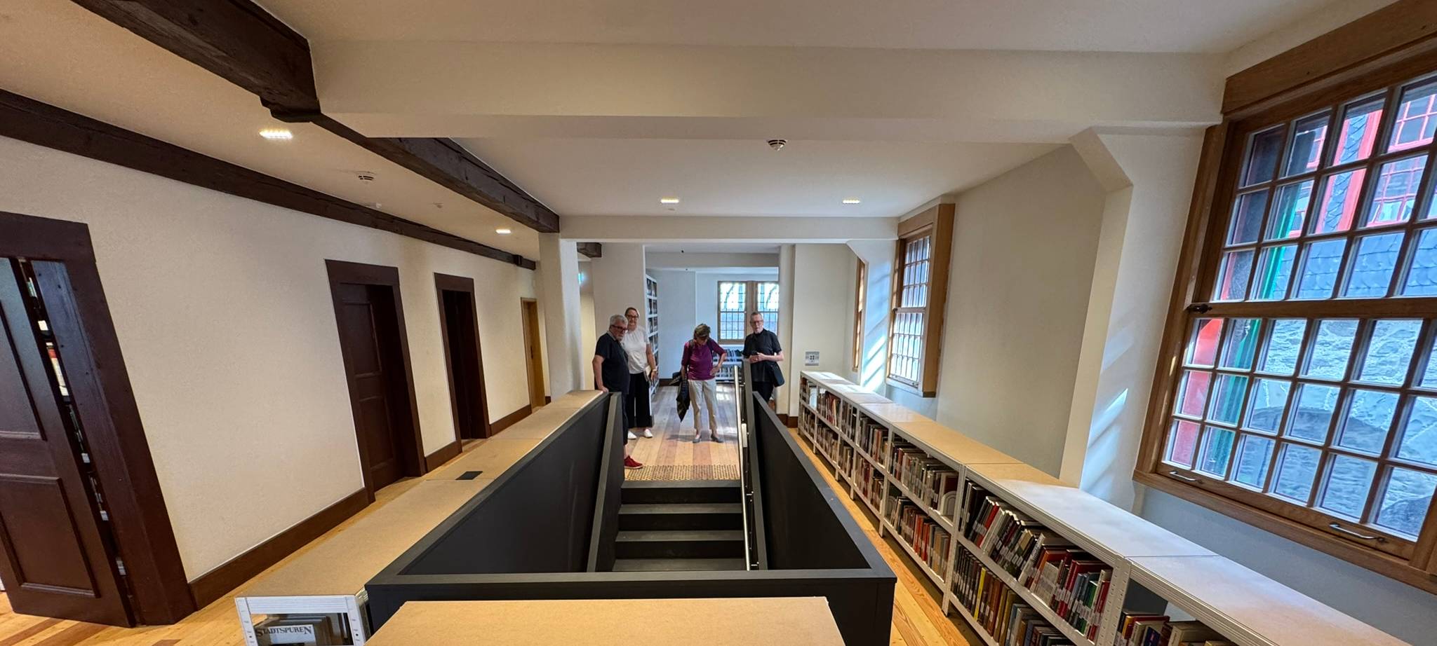 Neue Bibliothek auf Schloss Burg
