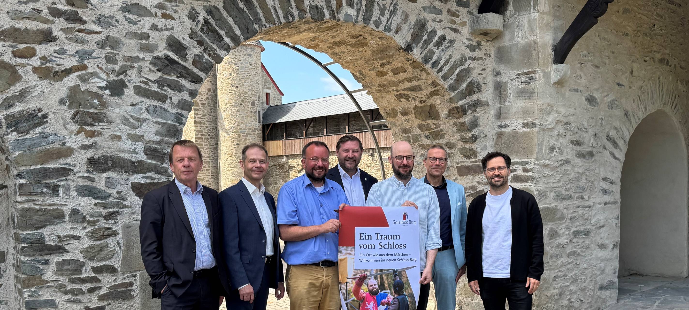 Arbeiten auf Schloss Burg in den letzten Zügen