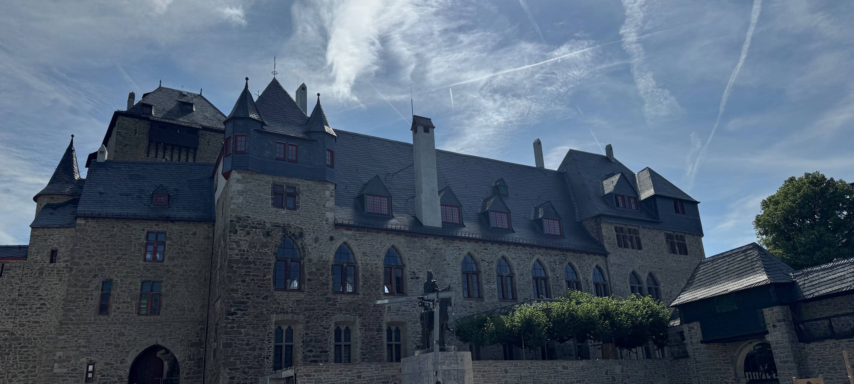 Arbeiten auf Schloss Burg in den letzten Zügen