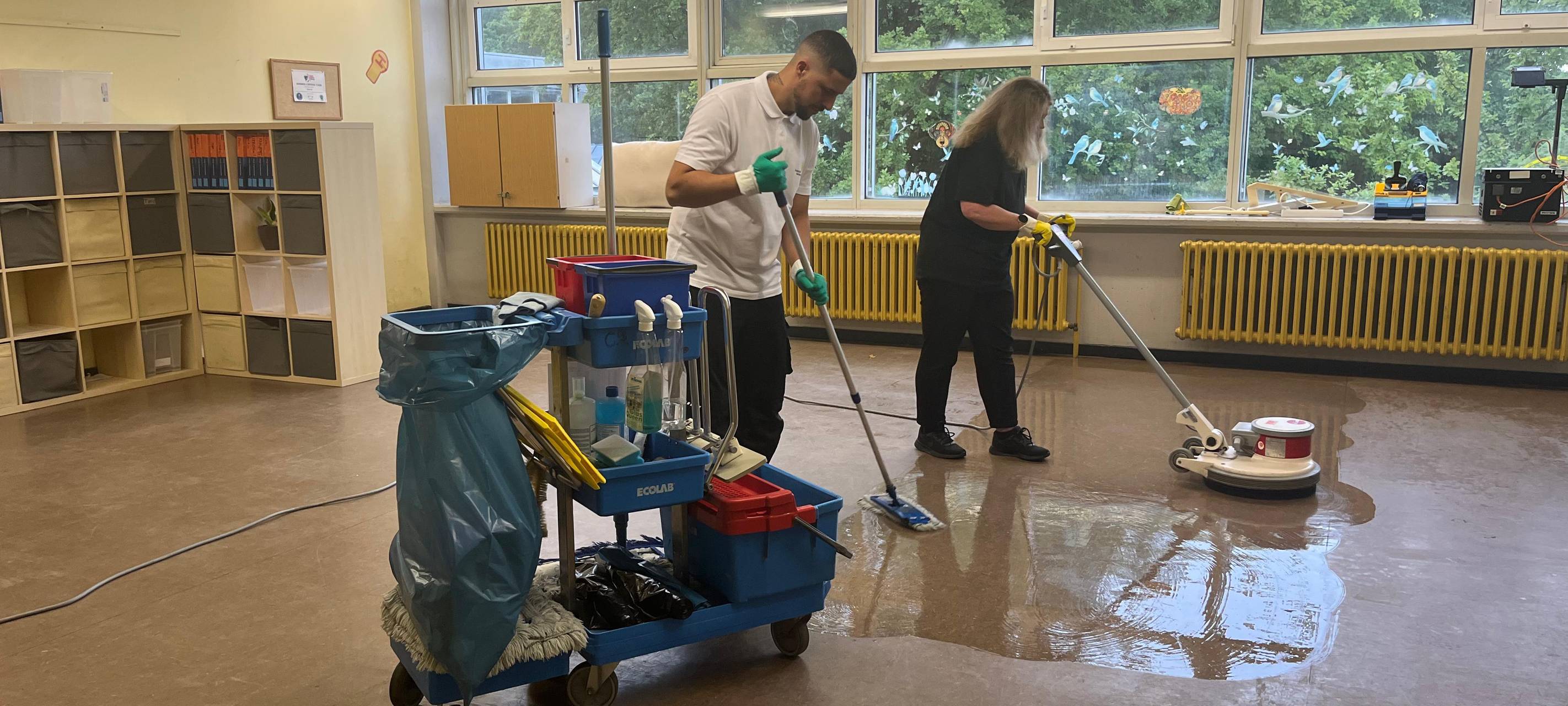 TBS starten mit Grundreinigung in Solinger Schulen