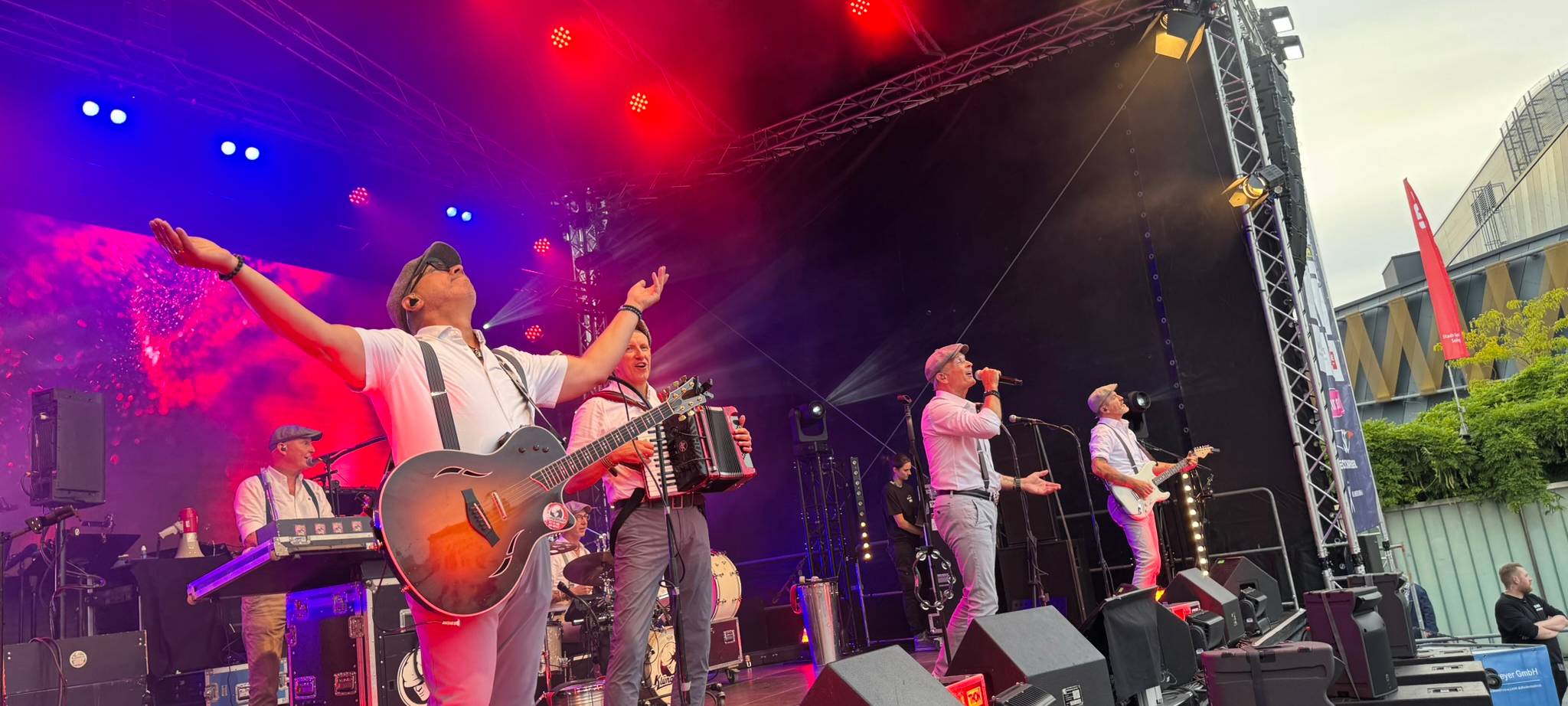 Solingen: Sommerparty auf dem Neumarkt hat begonnen