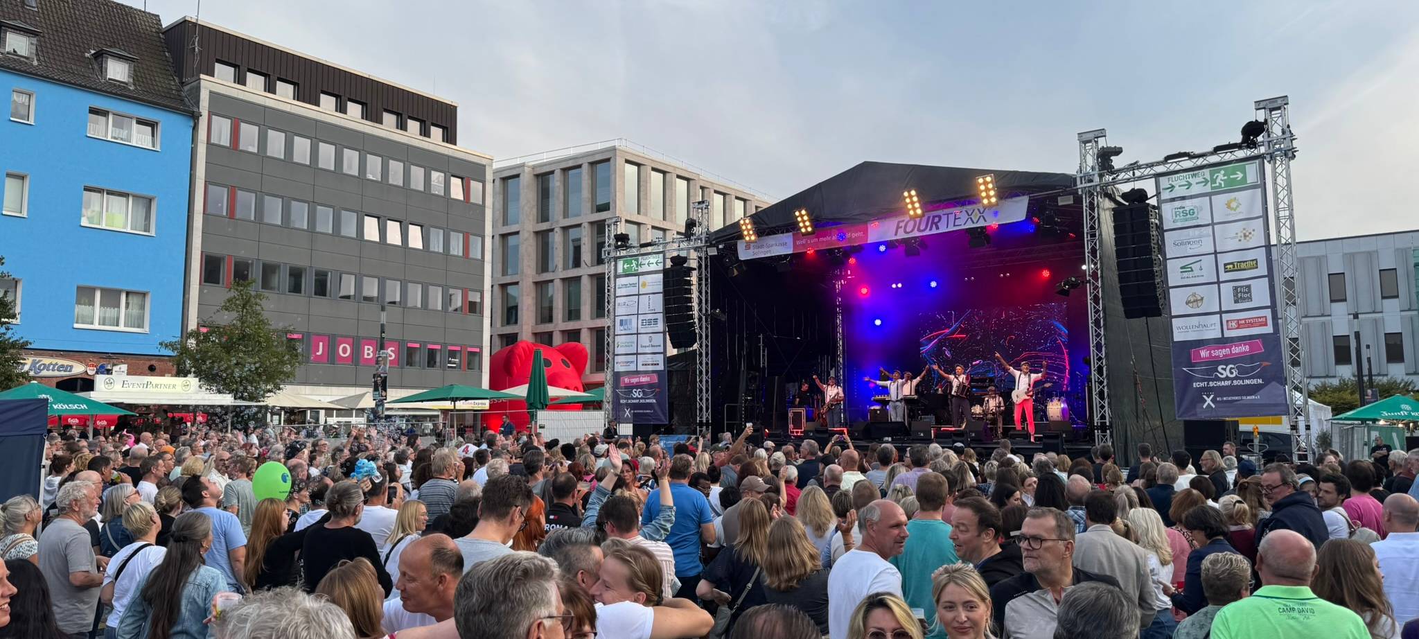 Solingen: Sommerparty auf dem Neumarkt hat begonnen