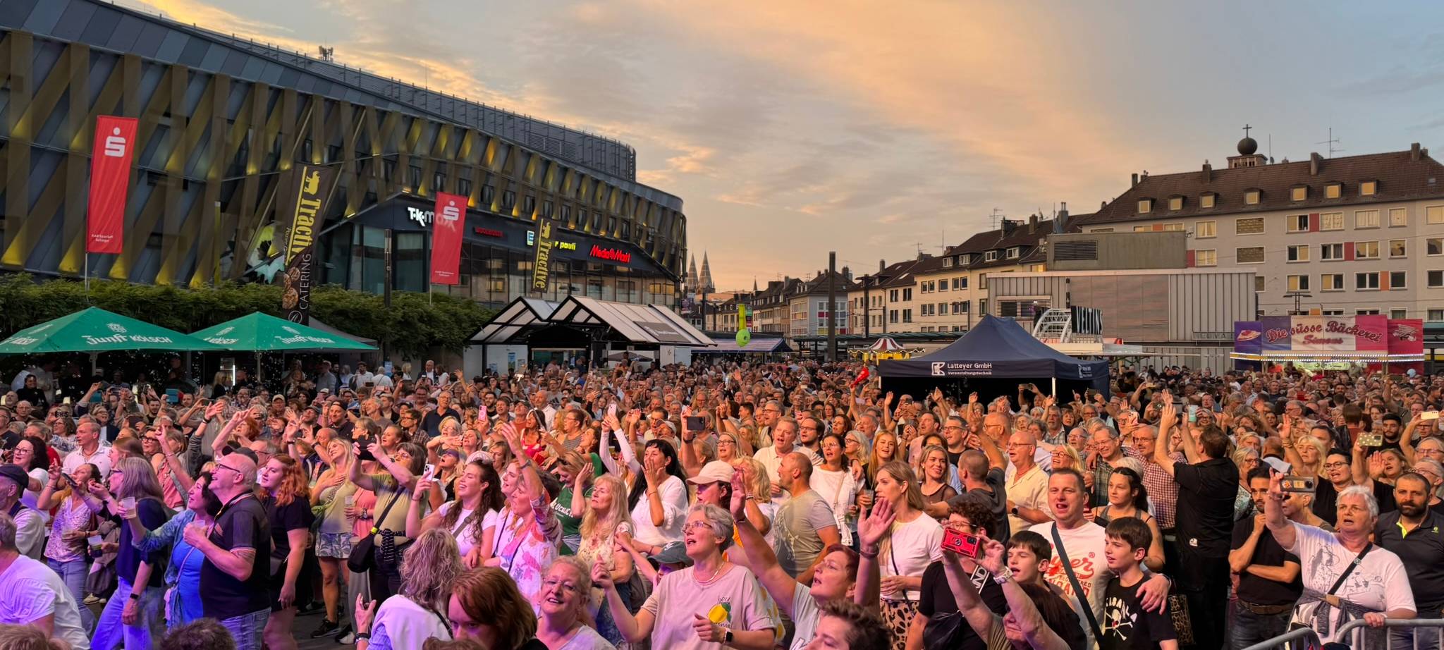 Solingen: Sommerparty auf dem Neumarkt hat begonnen