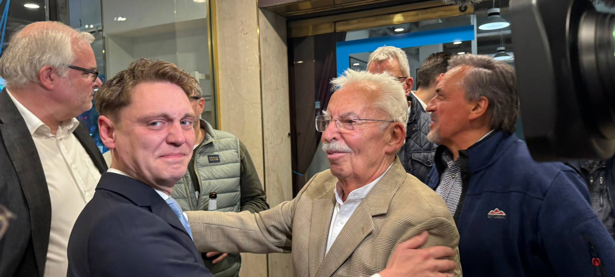 OB-Wahl: Flemm (CDU) gewinnt in Solingen, Wolf (SPD) in Remscheid