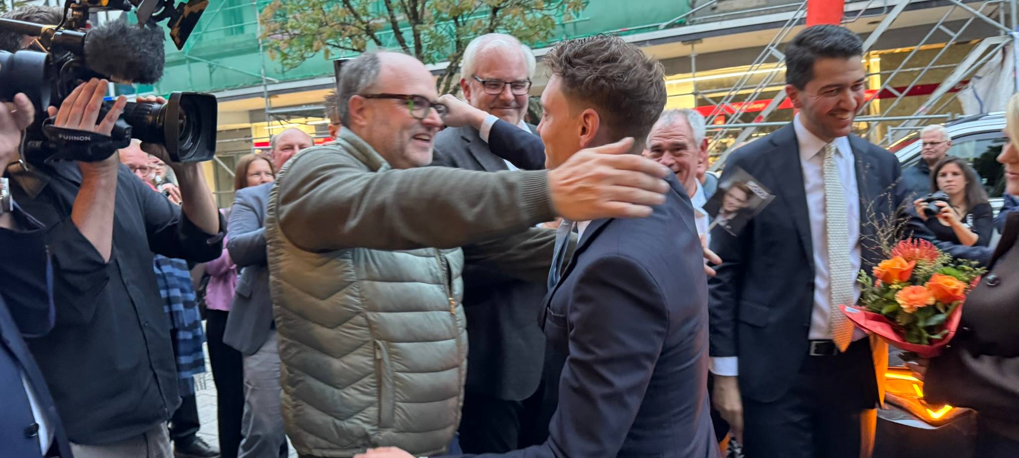 OB-Wahl: Flemm (CDU) gewinnt in Solingen, Wolf (SPD) in Remscheid