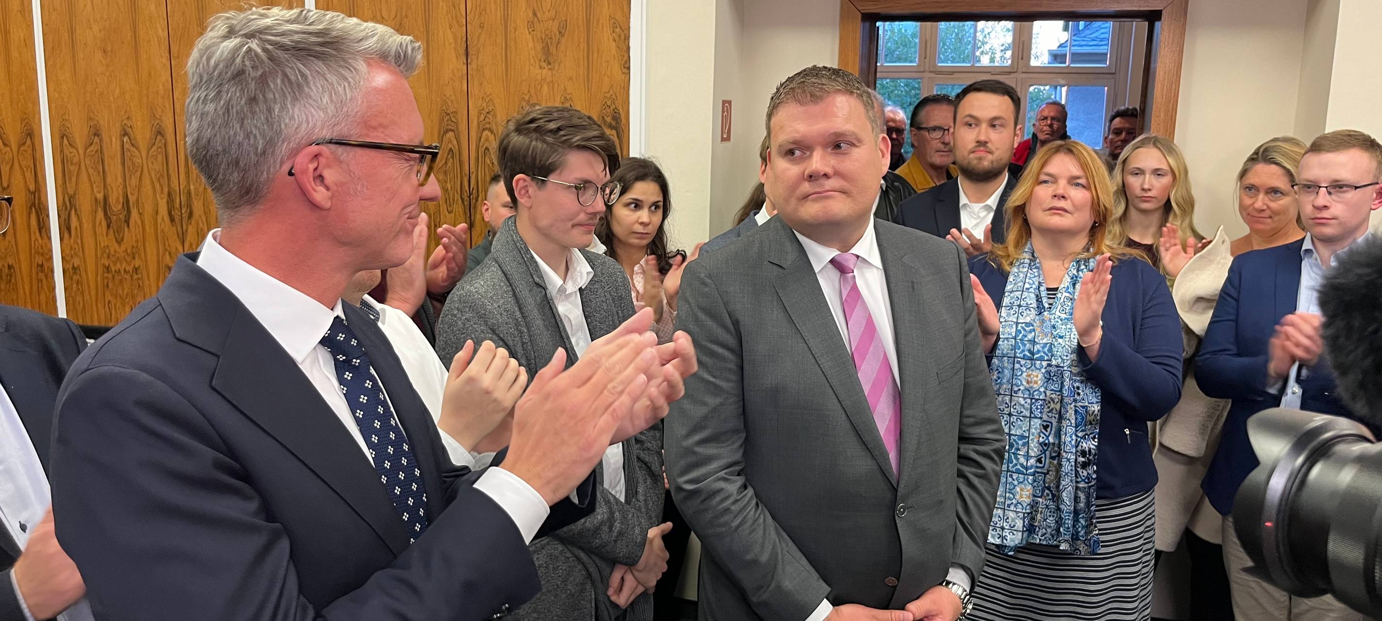 OB-Wahl: Flemm (CDU) gewinnt in Solingen, Wolf (SPD) in Remscheid