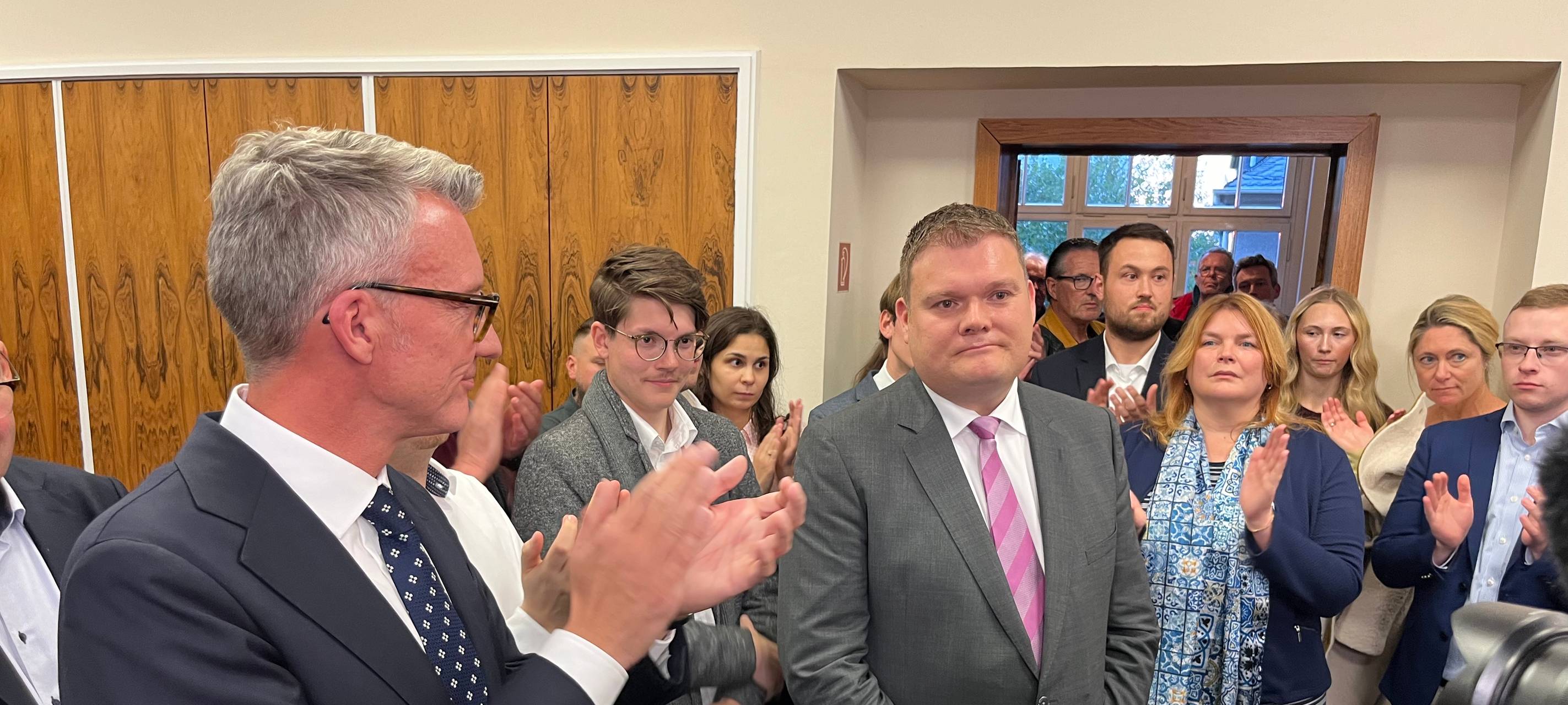 OB-Wahl: Flemm (CDU) gewinnt in Solingen, Wolf (SPD) in Remscheid