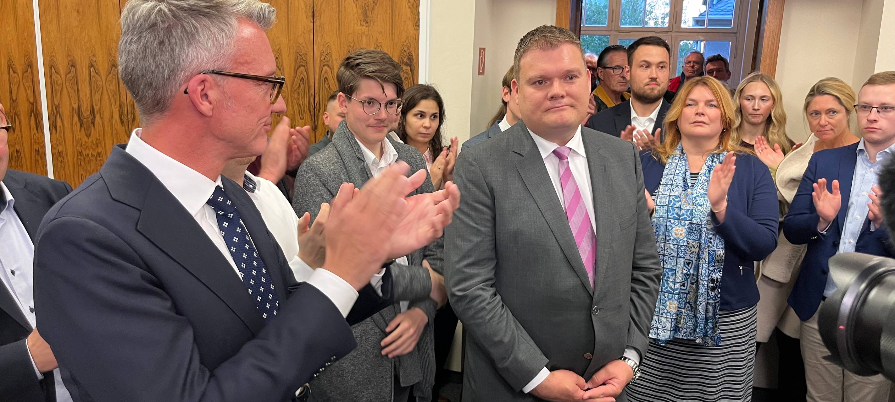 OB-Wahl: Flemm (CDU) gewinnt in Solingen, Wolf (SPD) in Remscheid