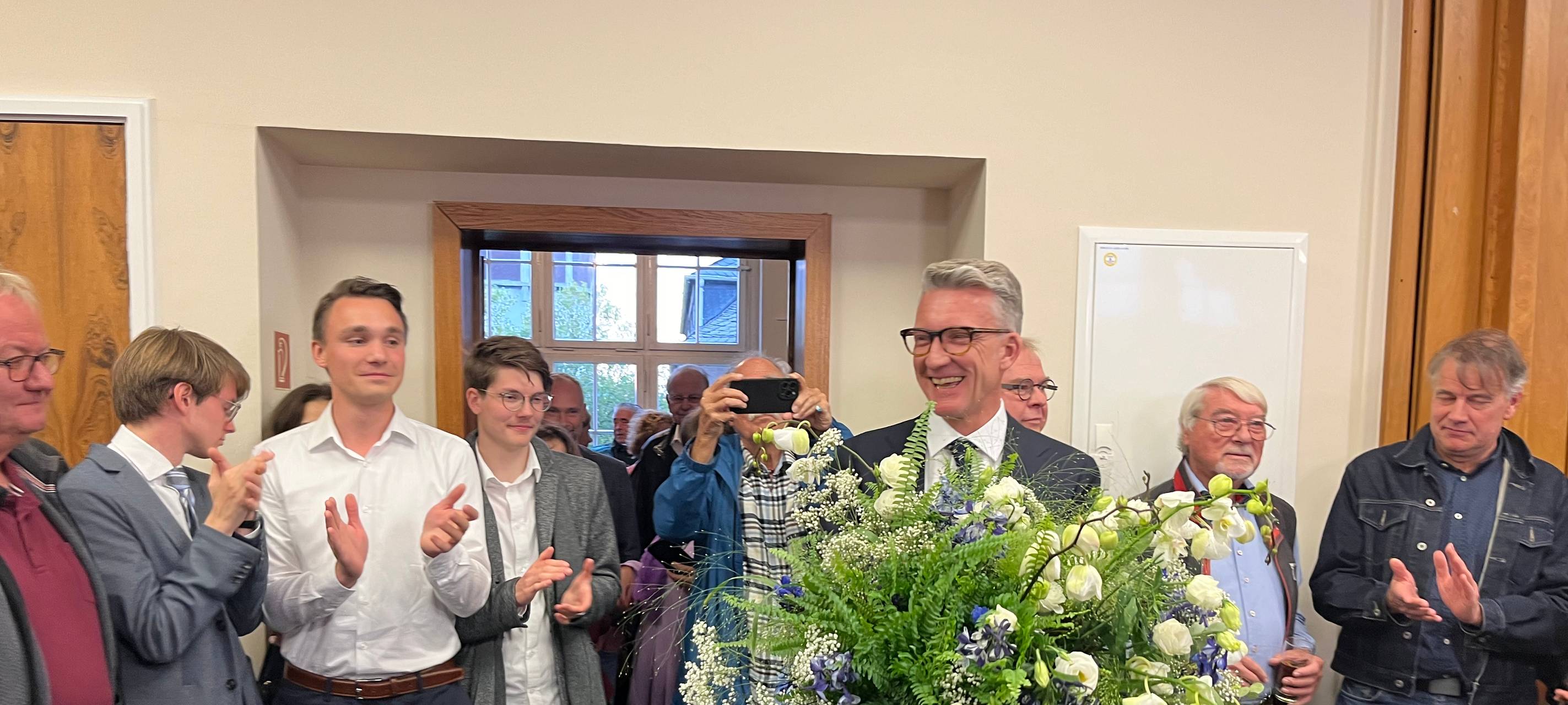 OB-Wahl: Flemm (CDU) gewinnt in Solingen, Wolf (SPD) in Remscheid