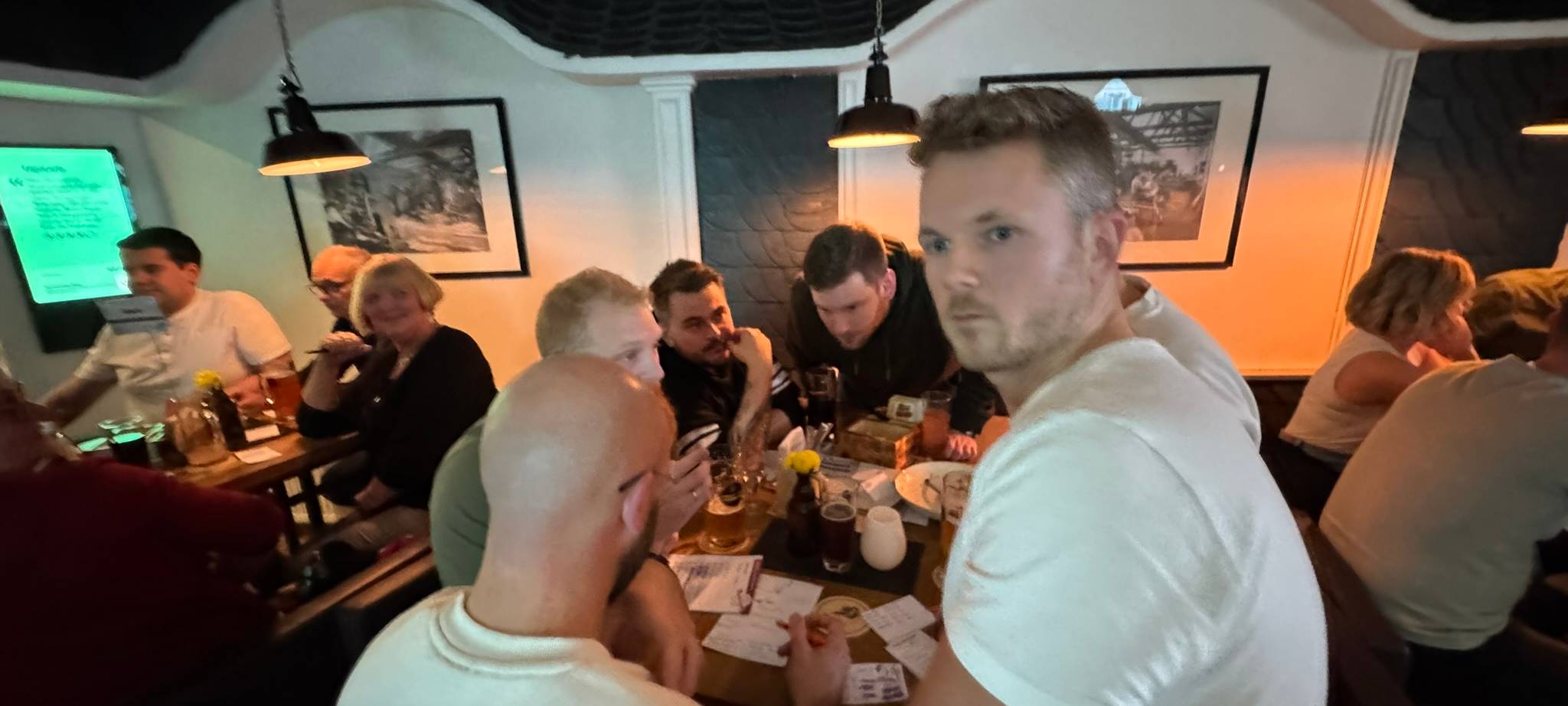 Familienbande rockt das Kneipenquiz