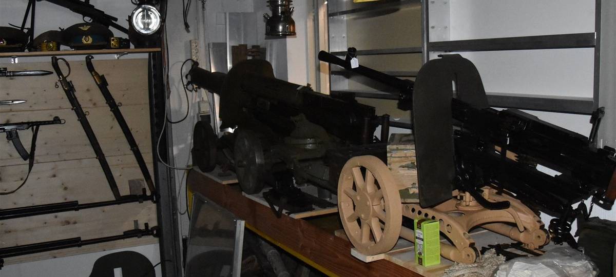 Arsenal an Kriegswaffen in Remscheider Keller