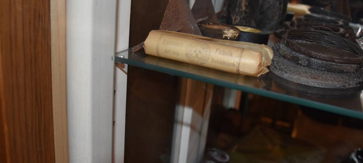 Arsenal an Kriegswaffen in Remscheider Keller