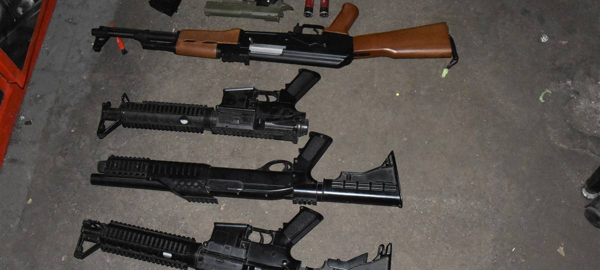 Arsenal an Kriegswaffen in Remscheider Keller